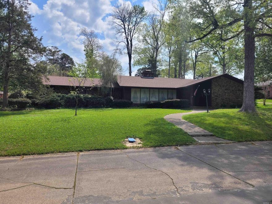 This 4 bed 2.5 bath is on a corner lot. The 3116 total living area  has  lots of room for the vision you have dreamed of .