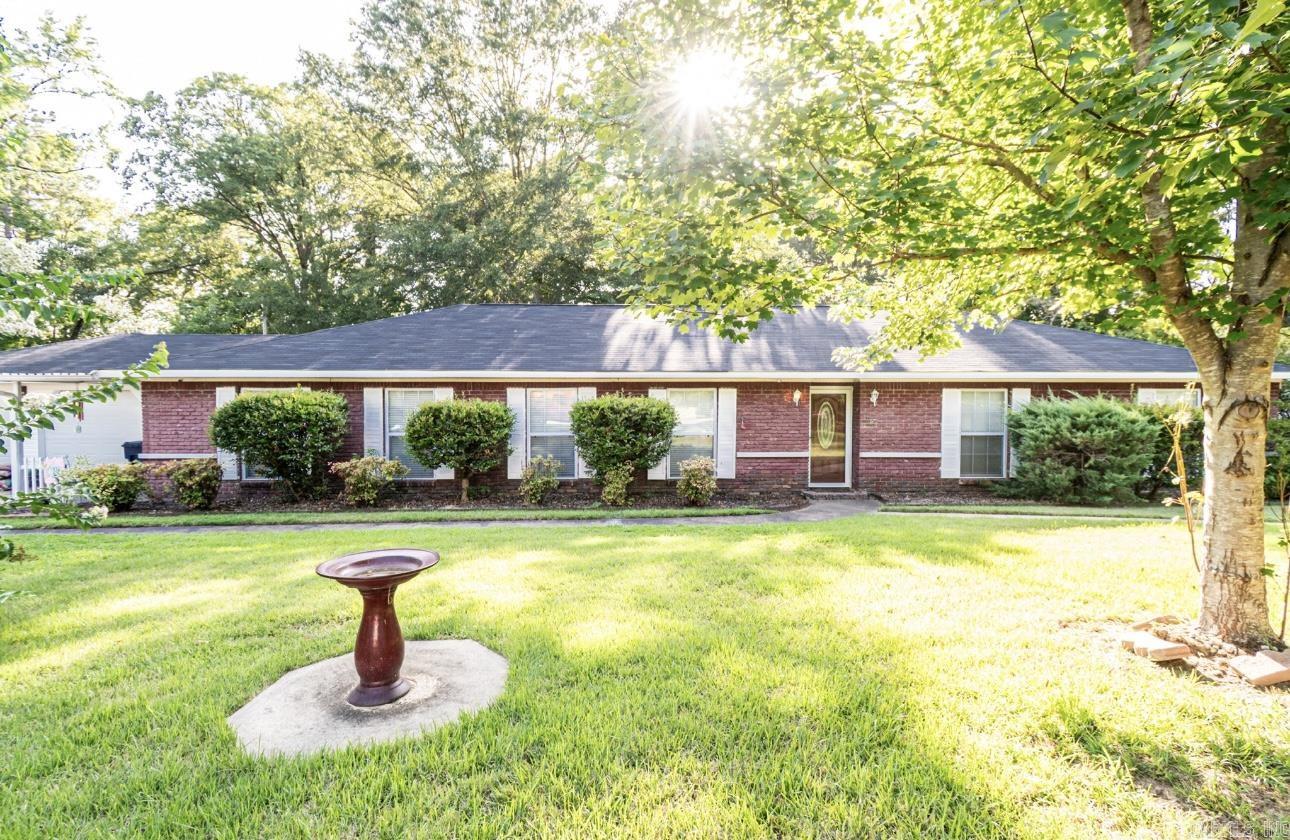 Welcome to 540 Brookridge, a charming 3-bedroom, 2-bath property that offers the perfect combination of comfort and functionality. This home features a spacious den ideal for gatherings, a formal dining room for hosting special occasions, and a bright eat-in kitchen perfect for casual meals. With abundant storage throughout, thereās plenty of space to stay organized, and the small home office is perfect for remote work or study. Outside, the fenced-in area provides a secure space for your pets to roam, while the 2-car garage offers both convenience and additional storage. Thoughtfully designed with family living in mind, this home is ready to make lasting memories. Schedule your private showing today!