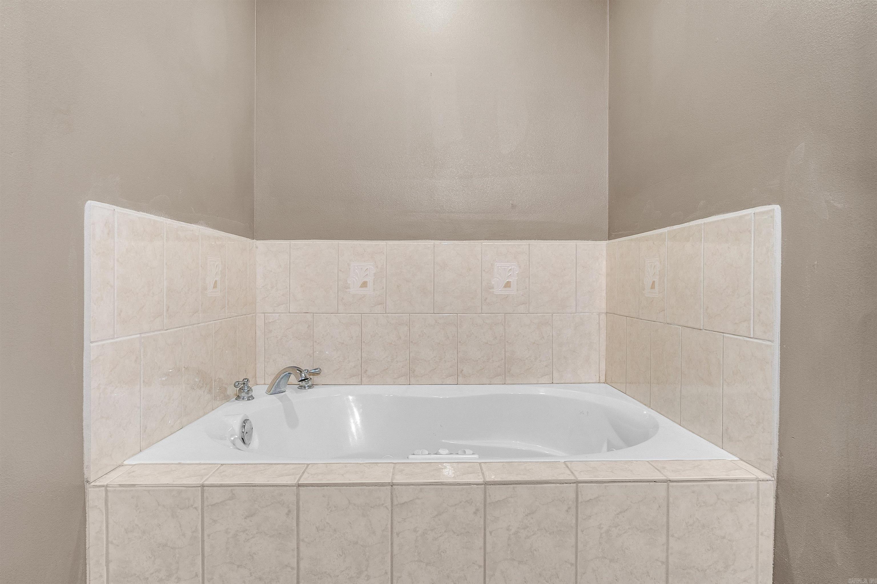 TRIPLE J ESTATES - Residential