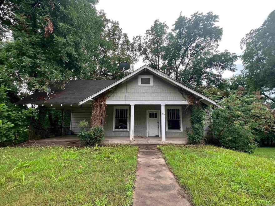 This is a Great Investment Opportunity!  Large residential lot, 1.25 +/- acreage. It is zoned for Residential and Multi-Family!  Build a new Home or Duplex/Triplex on this property or possibly renovate existing house. Or both! There is enough space on this acreage to build multiple housing units. The existing house needs a lot of work to Renovate.  No utilities are on and will not be turned on, due to the shape the house is in. This property is being sold "as is".  No repairs.  Agents, see Agent Remarks.  New Survey shows 1.25 +/- acres.  SF is approximate.