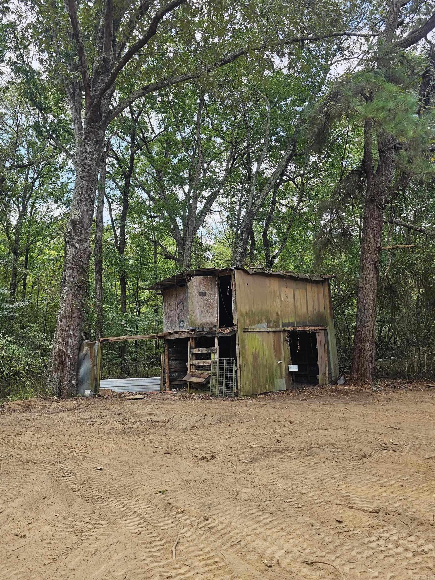 Leaning Pines - Land