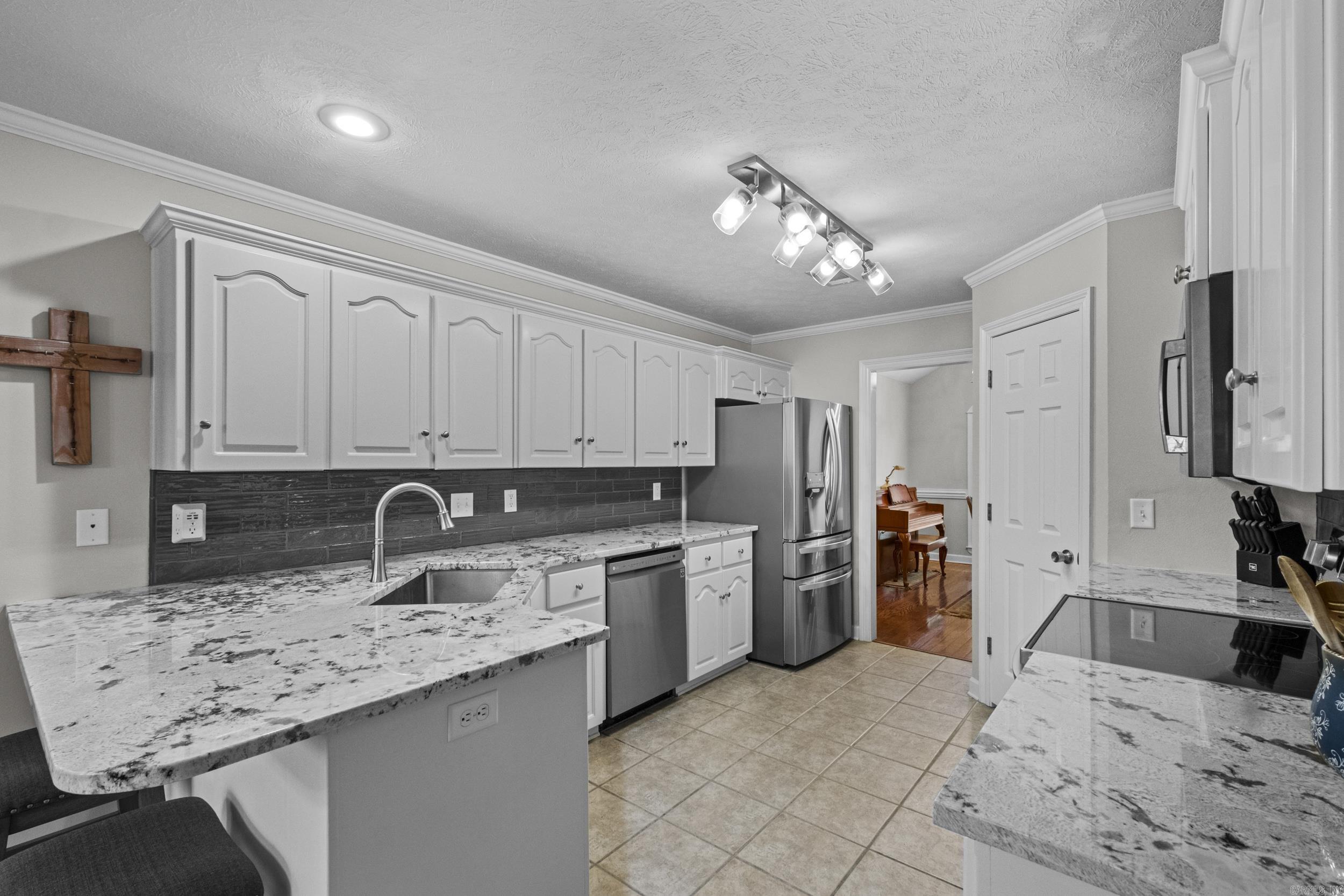 ROYAL OAKS - Residential