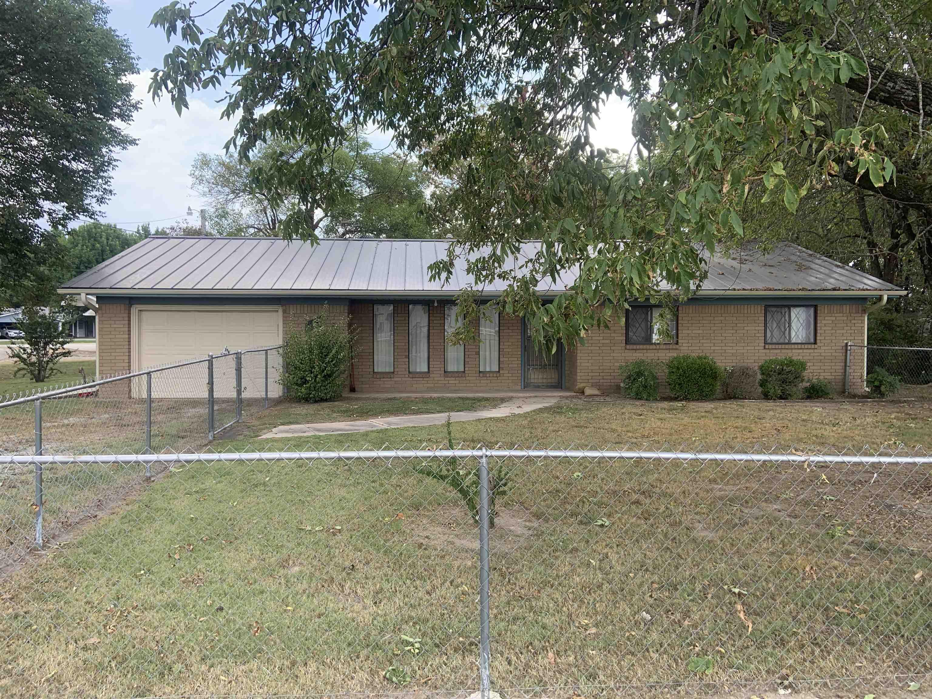 3br, 1 ba, all brick with guttering across the front only. Metal Roof installed in 1998 or 1999. Slab foundation. Property is not in a Flood area according to City Inspector office, Lanny. To be Sold "AS IS" No Disclosures.