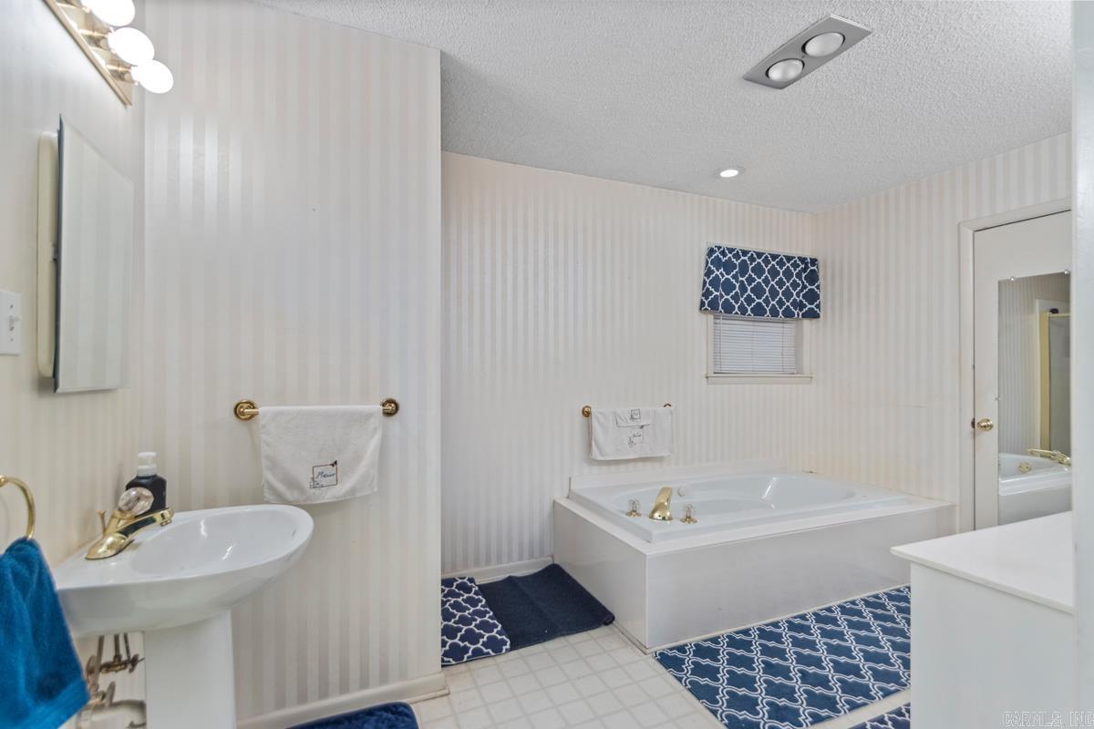 FORREST HILL - Residential