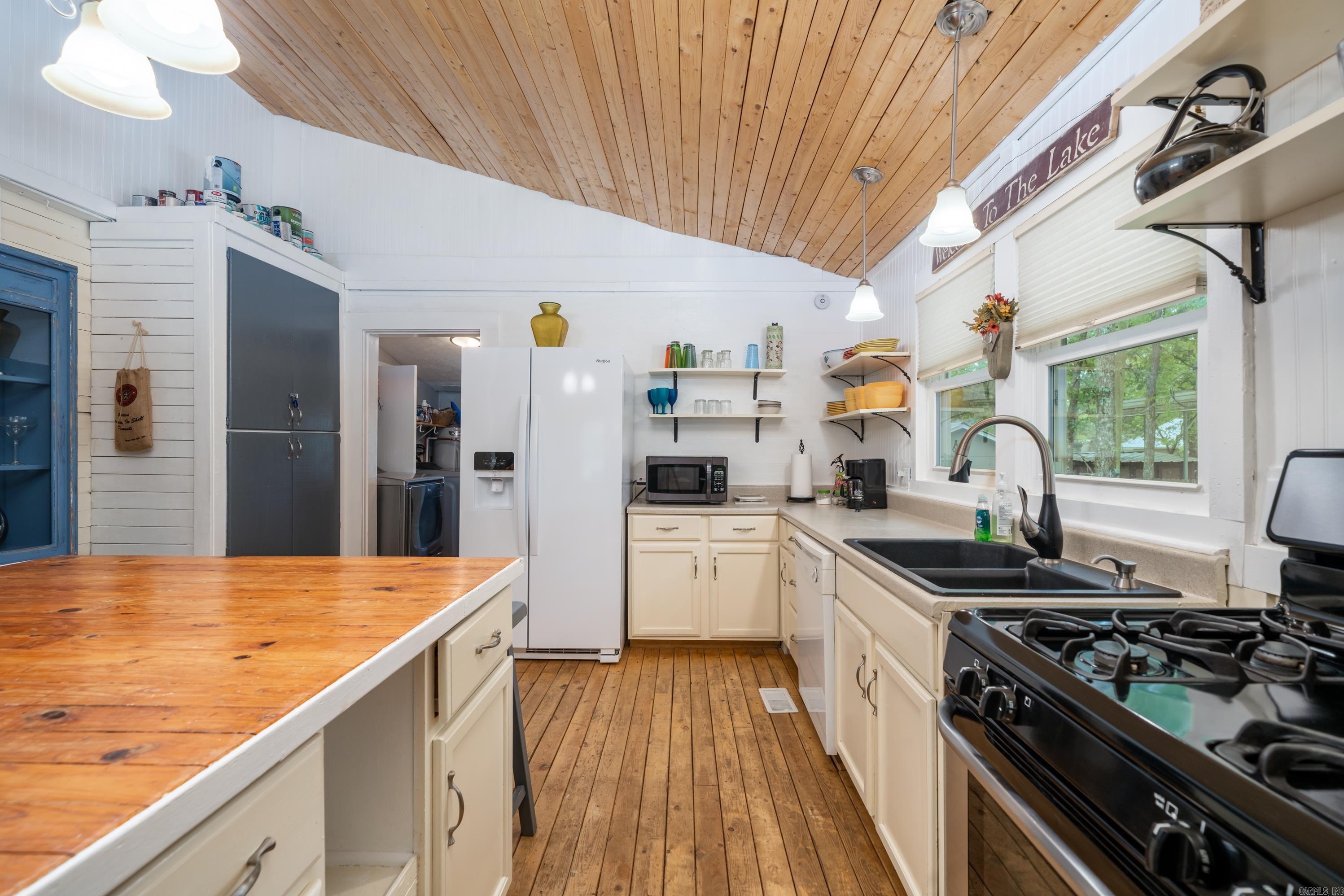 Lake Aire - Residential