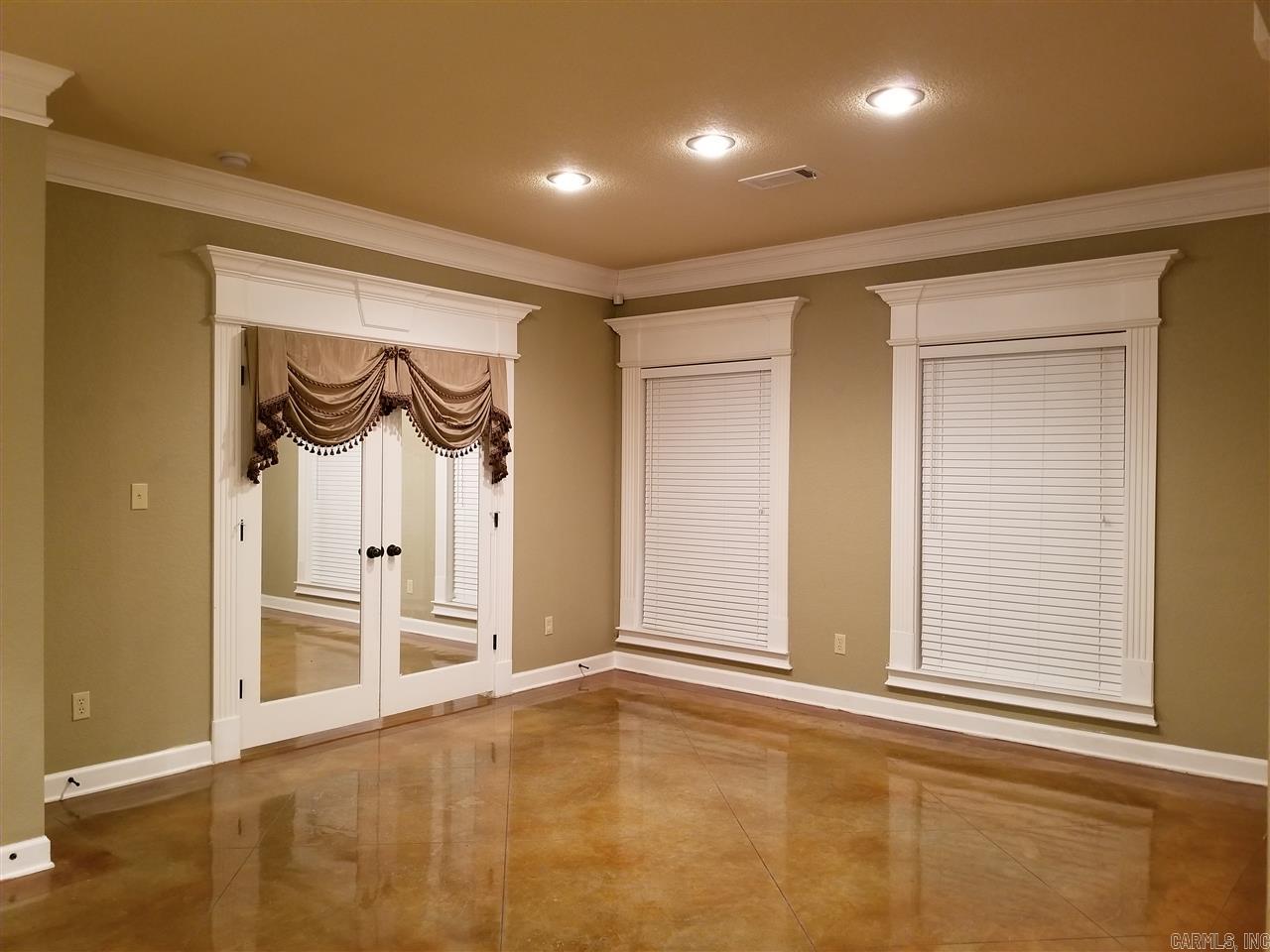 MILLERS CROSSING - Residential Lease