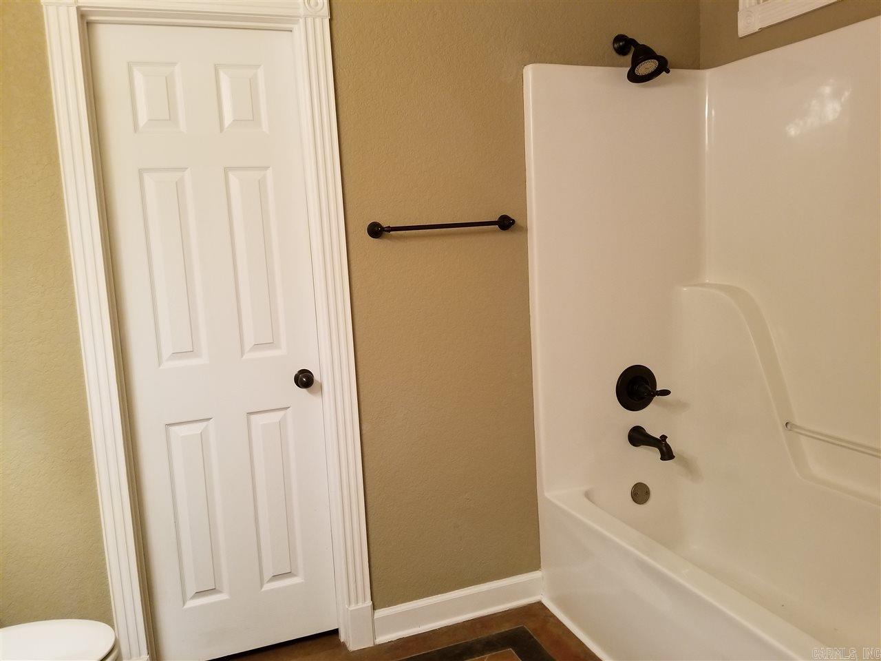 MILLERS CROSSING - Residential Lease