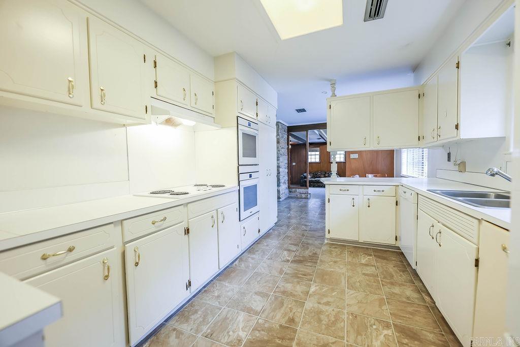 COUNTRY CLUB TERRACE - Residential