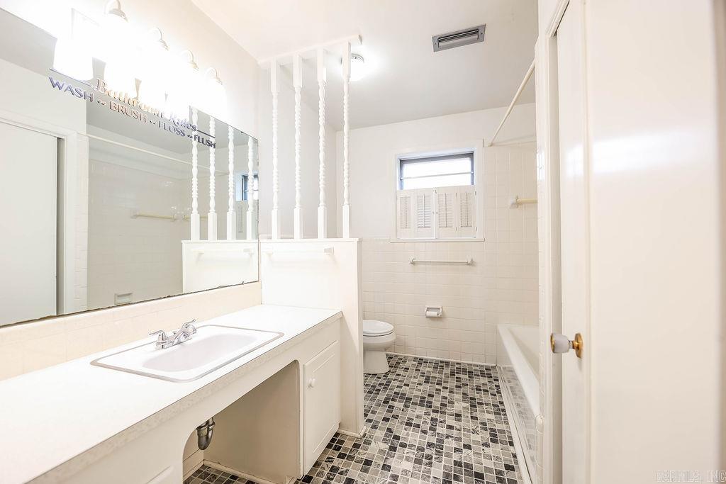 COUNTRY CLUB TERRACE - Residential