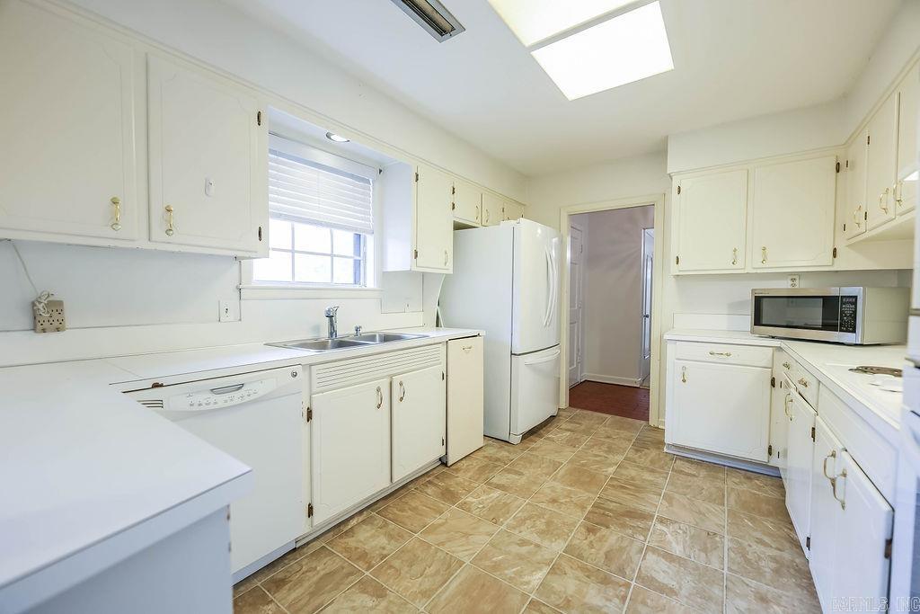 COUNTRY CLUB TERRACE - Residential