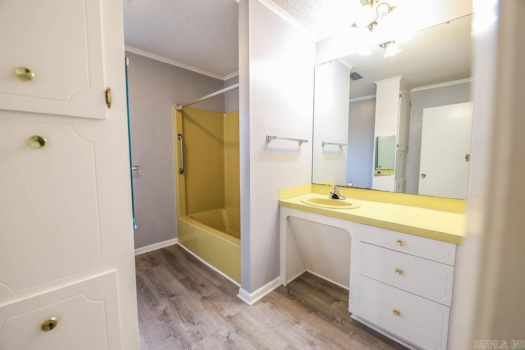 COUNTRY CLUB TERRACE - Residential