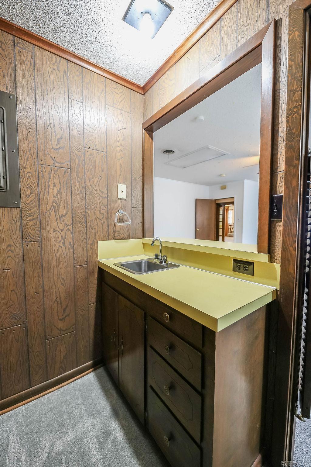 COUNTRY CLUB TERRACE - Residential