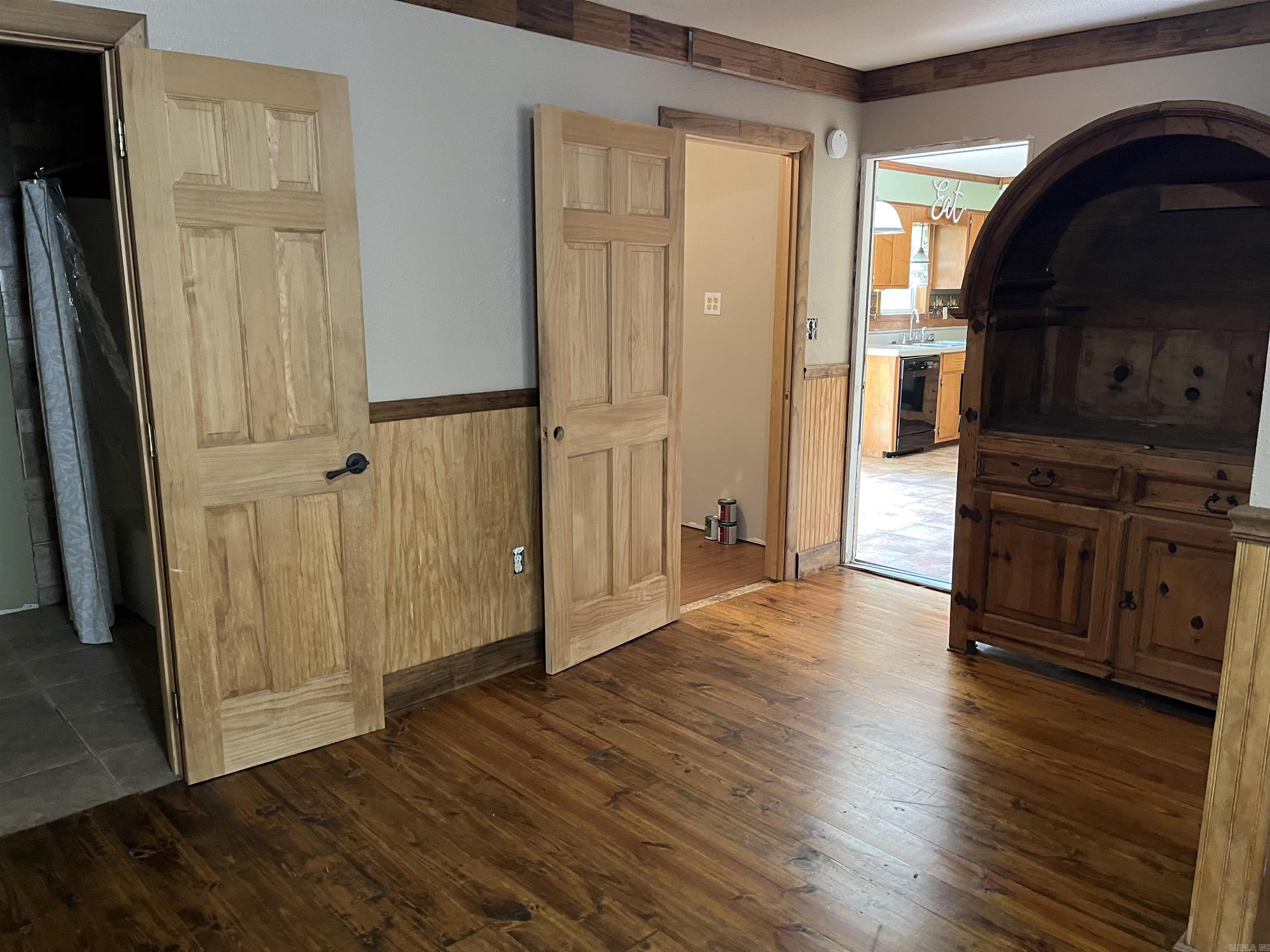 Greers Ferry-Outside - Residential