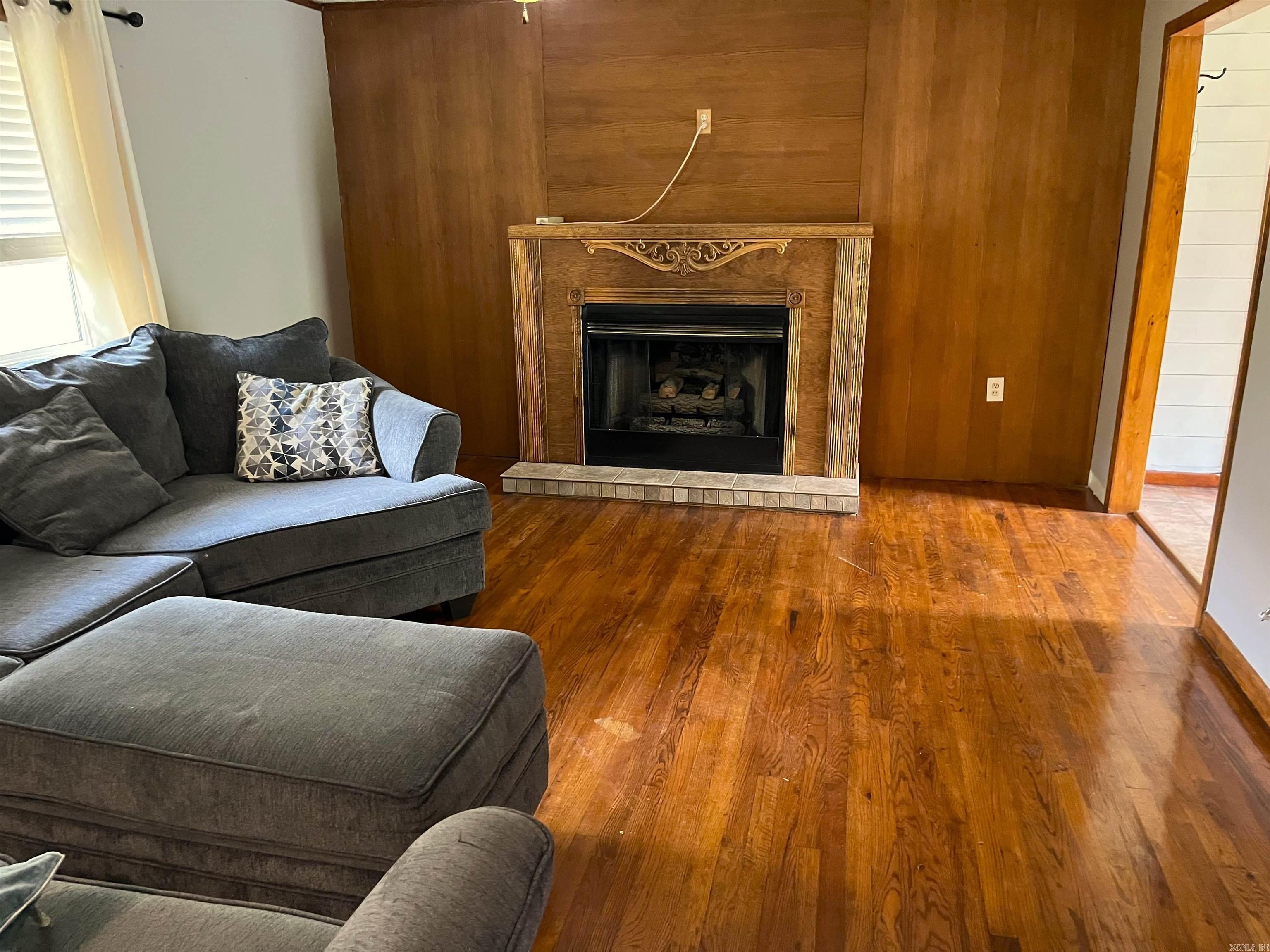 Greers Ferry-Outside - Residential