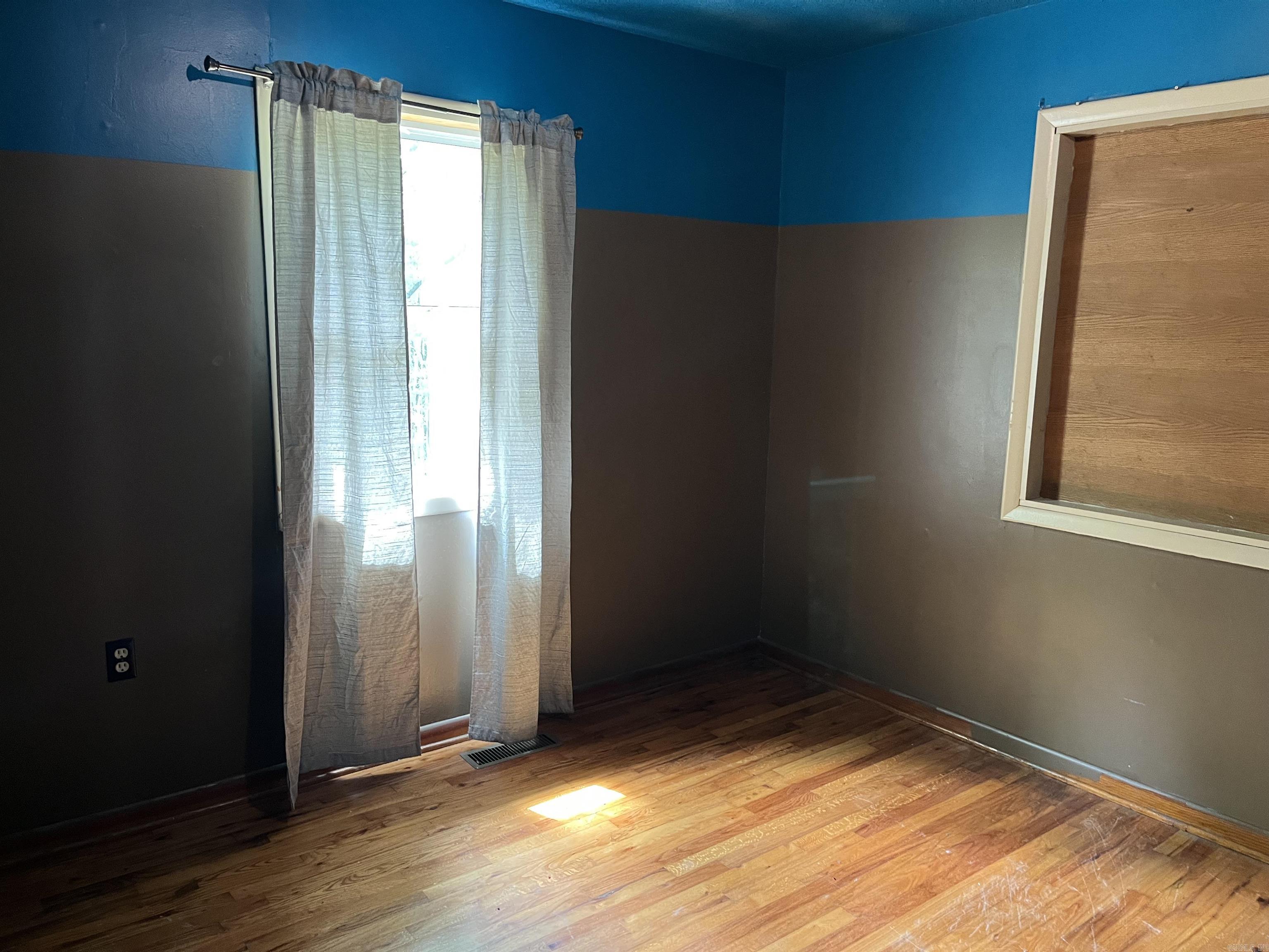 Greers Ferry-Outside - Residential