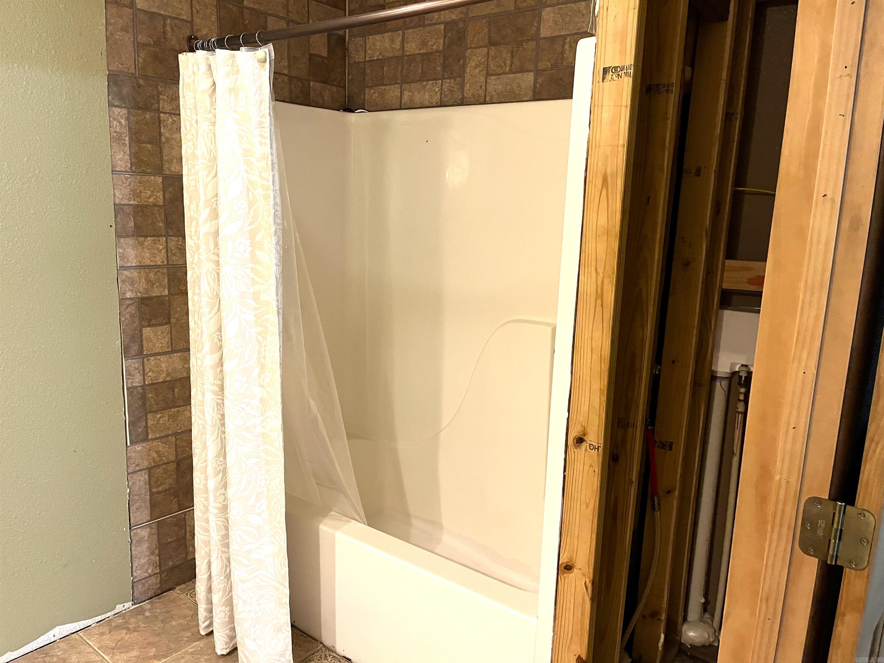 Greers Ferry-Outside - Residential