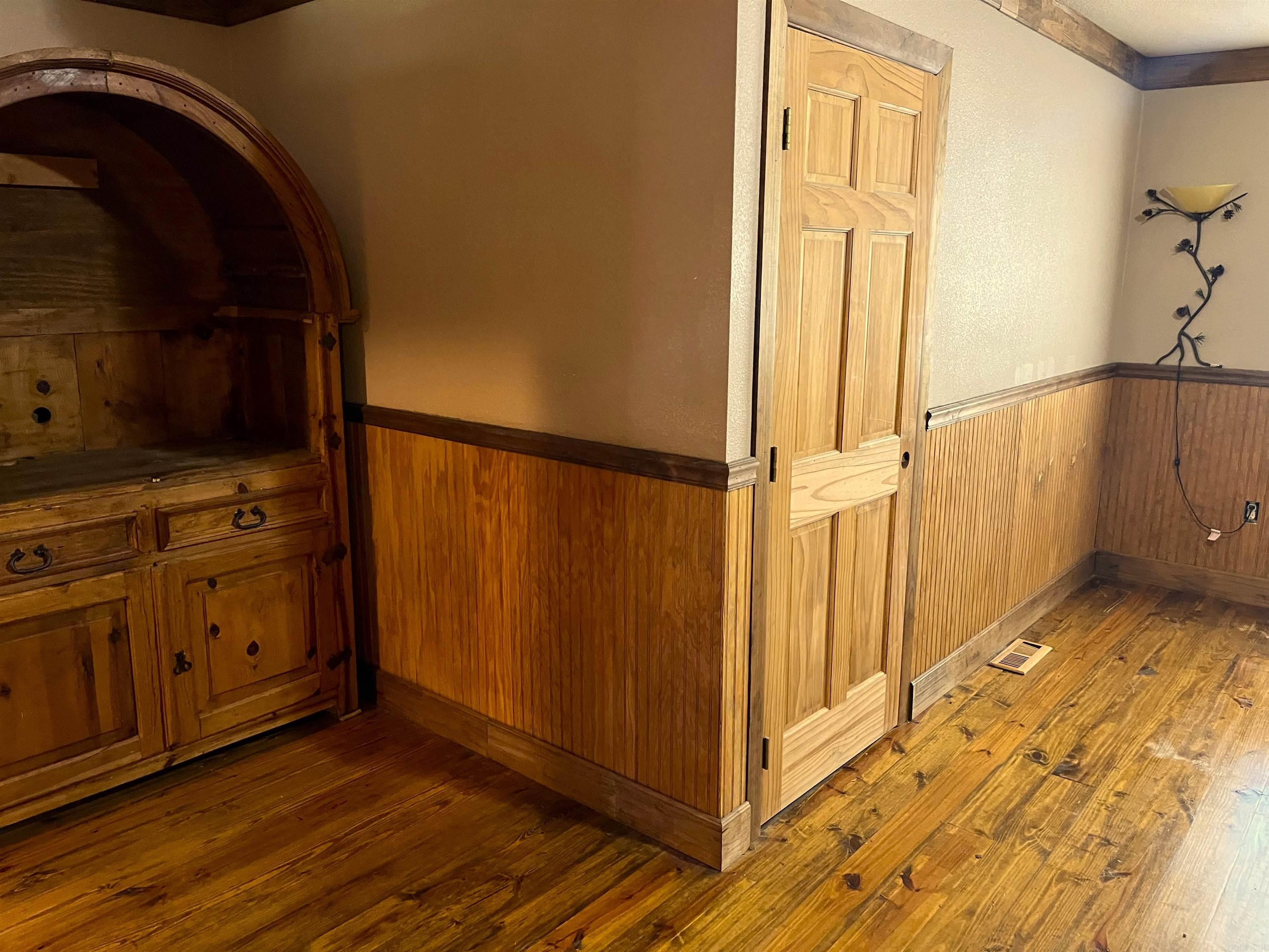 Greers Ferry-Outside - Residential