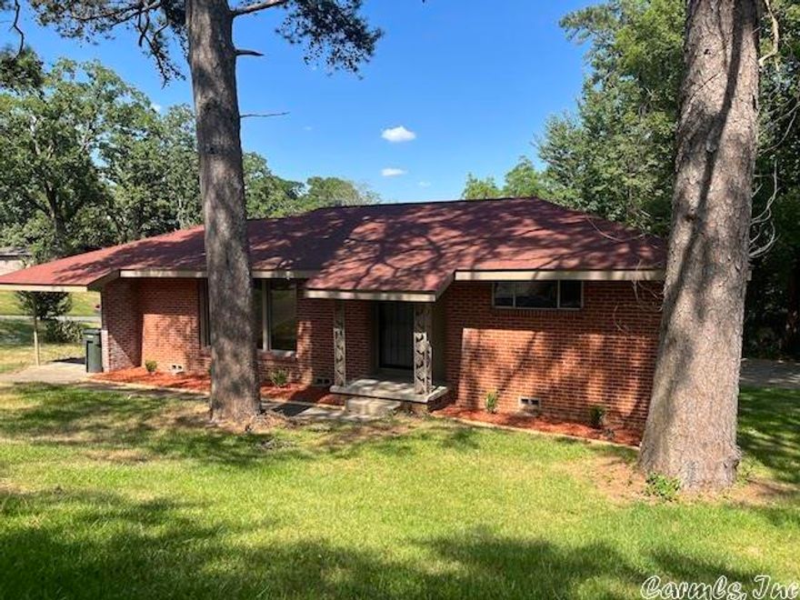 Lovely 3 Bedrooms 1 Bath, new paint, new bathroom, new carpet. The living room is open with beautiful large windows bringing in tons of natural light! Bathroom has been completely redone with a lovely vanity, light fixture and tub. Large backyard with tons of shade, perfect for family gatherings!
