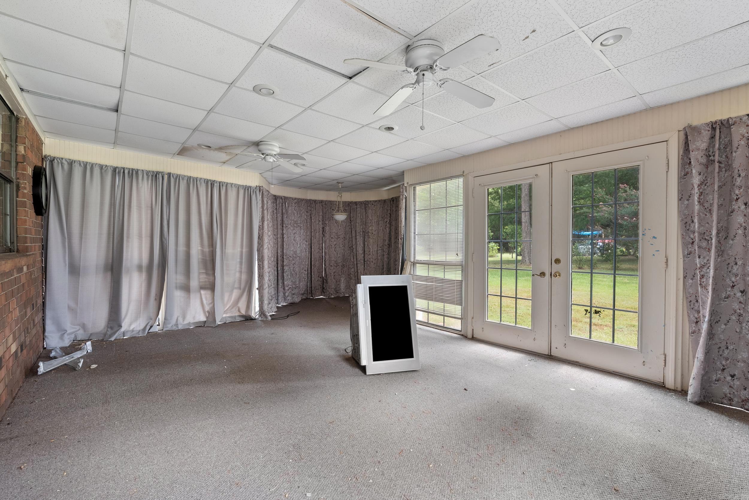 SHADY ACRES - Residential