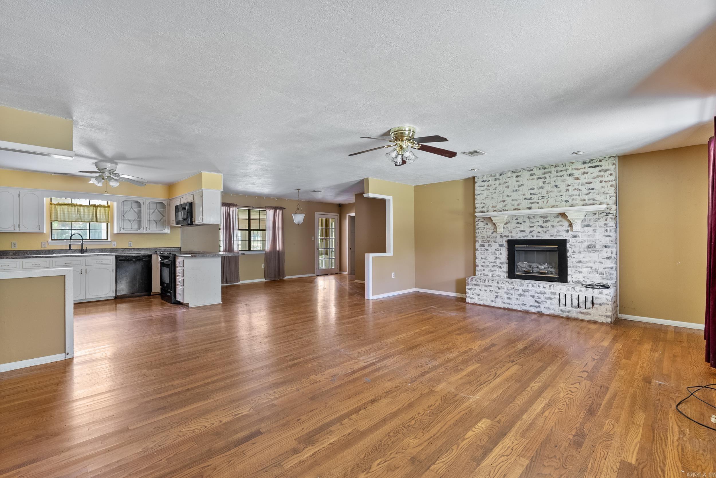 SHADY ACRES - Residential