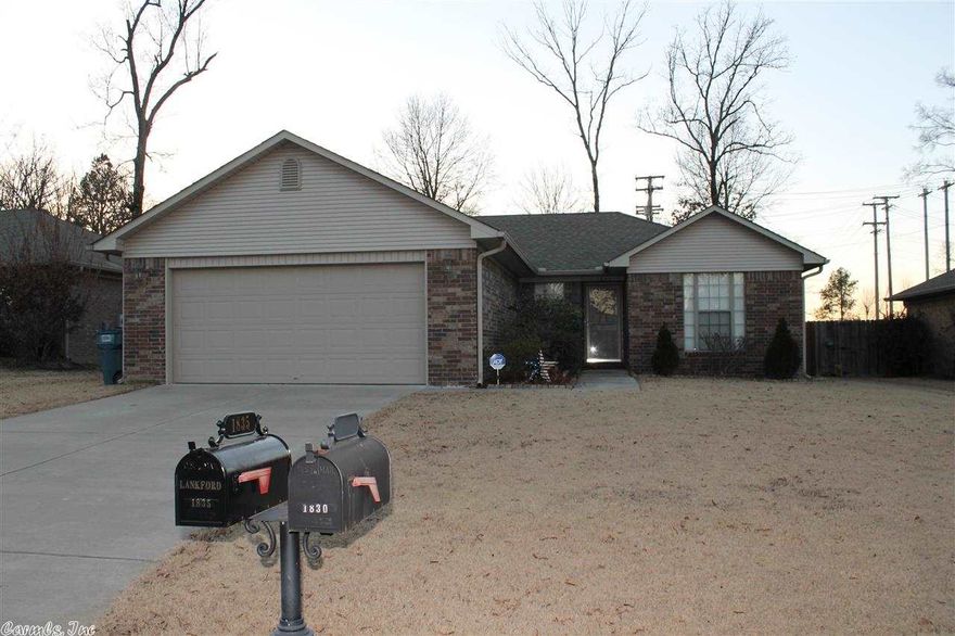 GREAT HOME IN THE CITY OF CONWAY, SPLIT BEDROOM PLAN, BOXED CEILINGS,KITCHEN DINING COMBO, ABOVE GROUND POOL AND 2 DECKS.