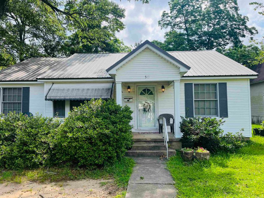 Located in the heart of Monticello this adorable cottage features 3 bedrooms, 1.5 bathrooms, spacious family room, and lots of storage space. Original hardwood floors!! This home is perfect for investors or first-time home buyers. Call the listing agent for more details and to schedule your viewing.  *selling "as is"