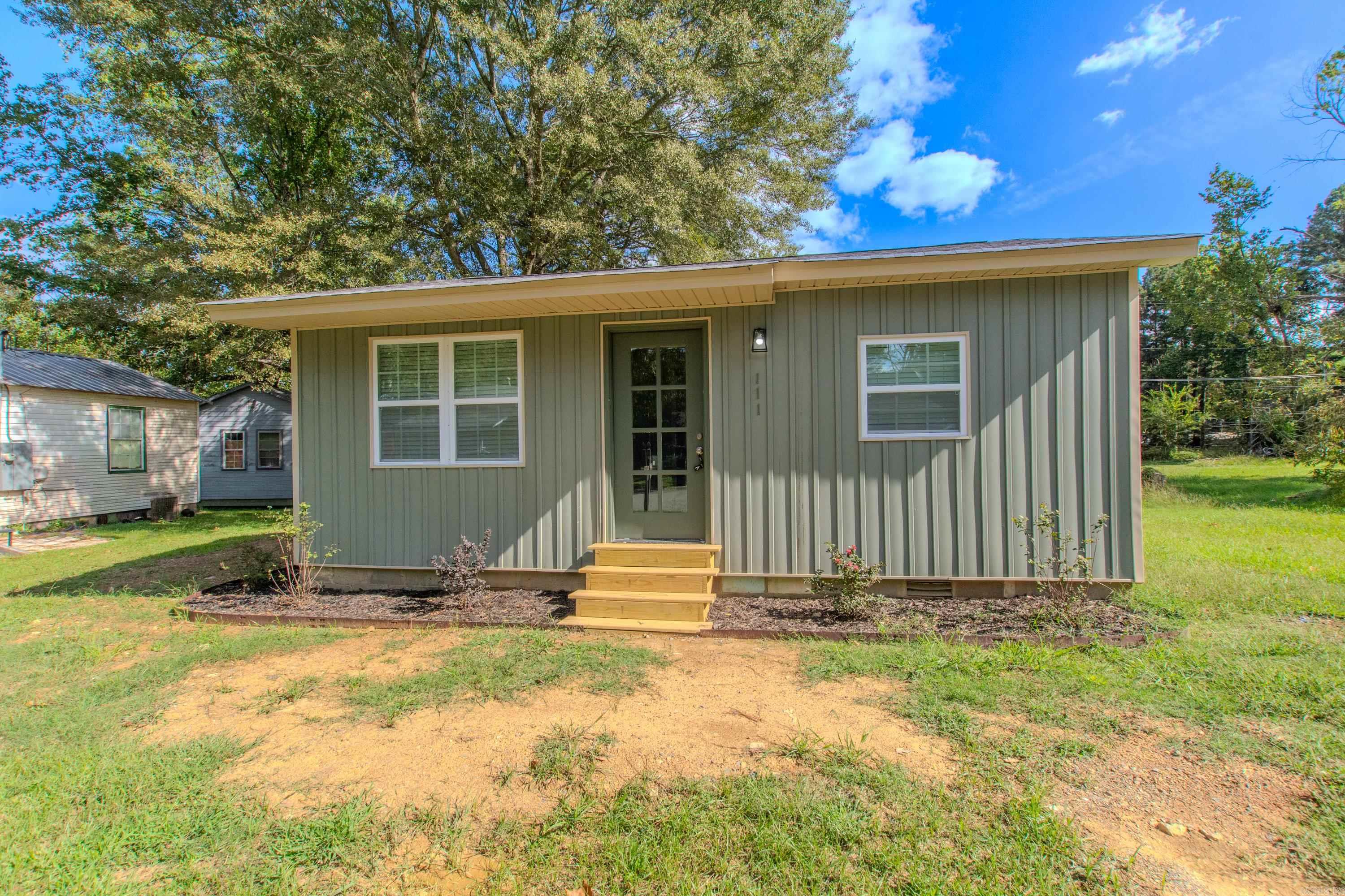 SUNNYSIDE HILLS ADDN TO JACK - Residential