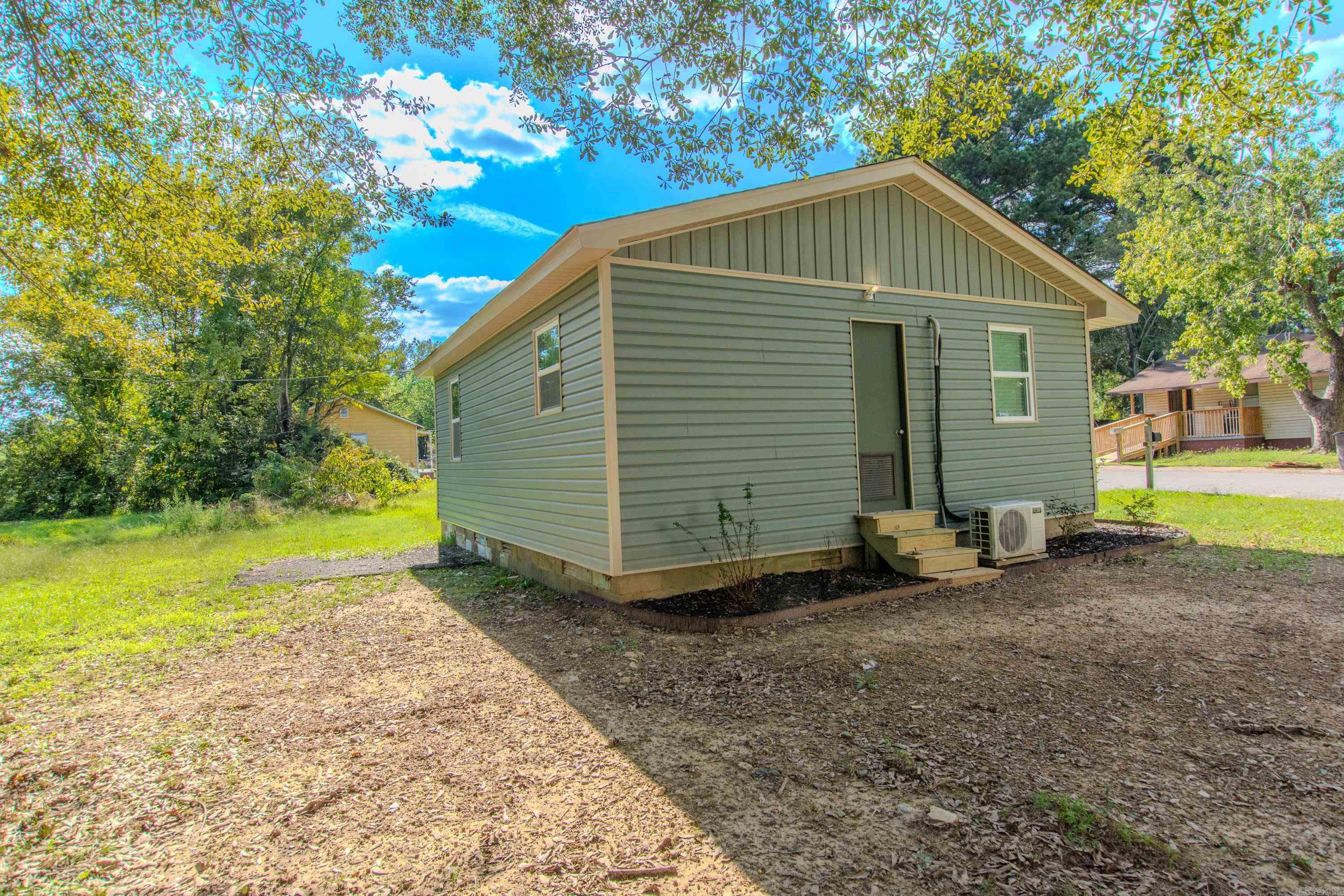 SUNNYSIDE HILLS ADDN TO JACK - Residential
