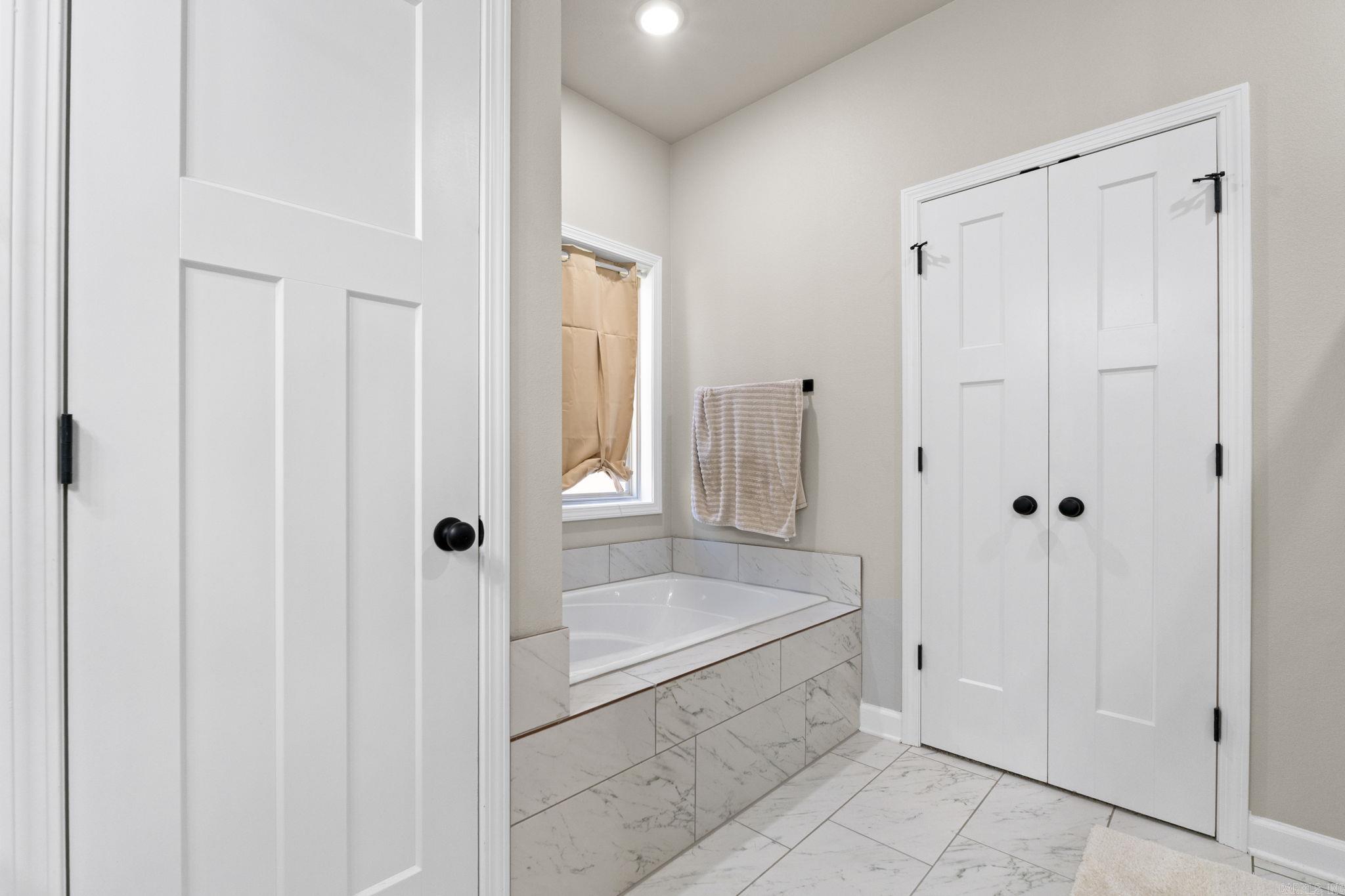 OAK CREEK - Residential