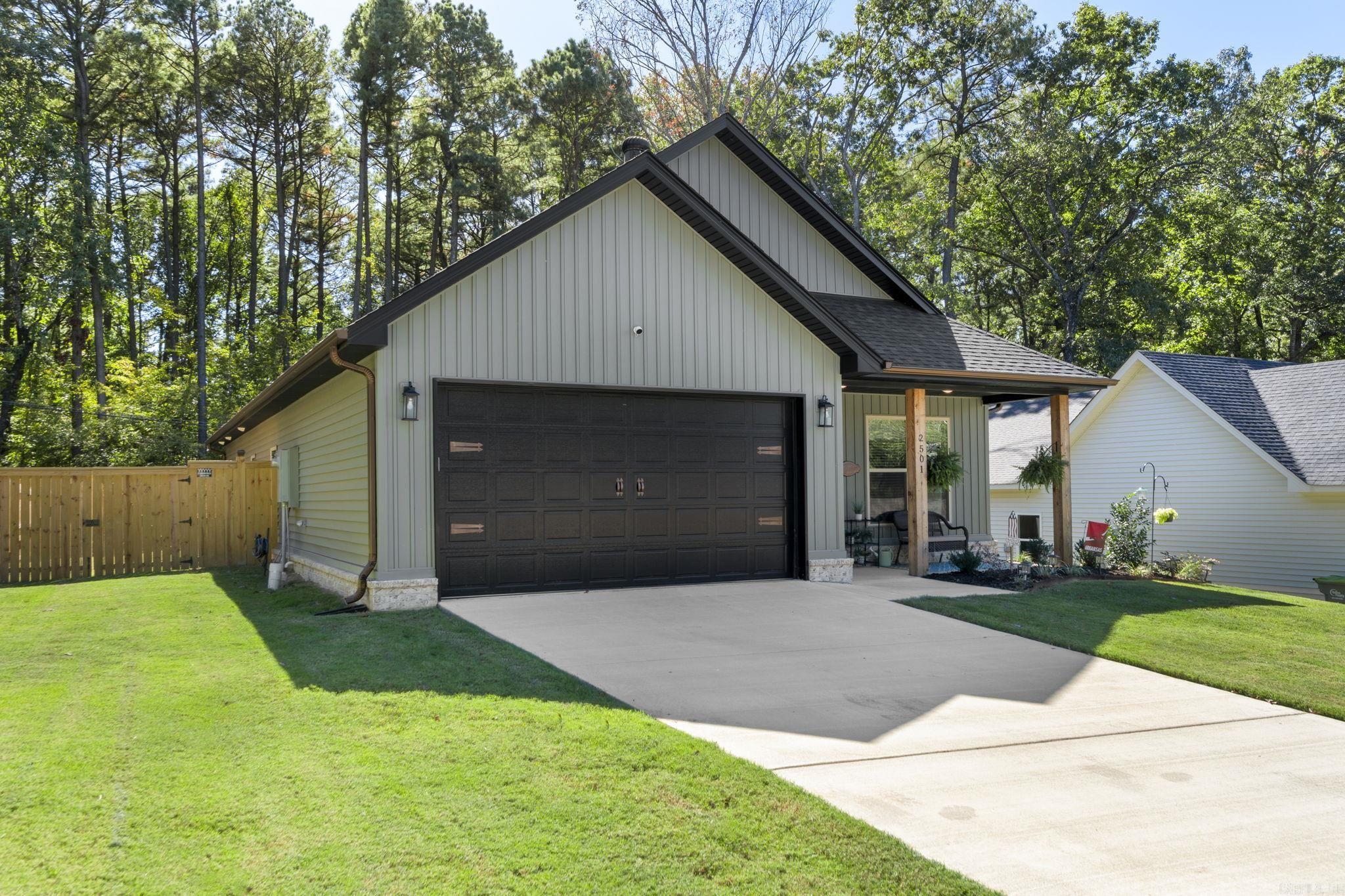 OAK CREEK - Residential