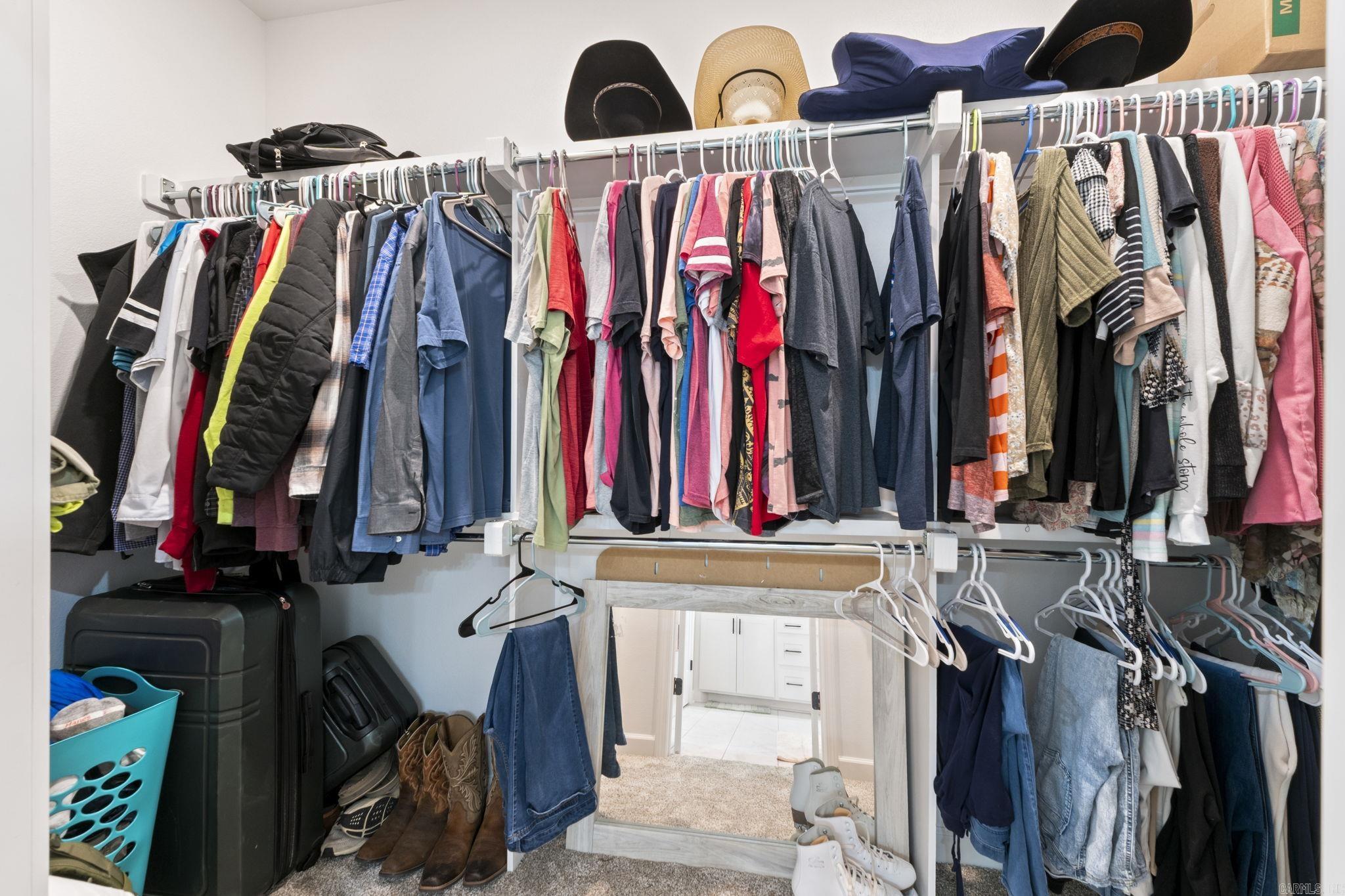 OAK CREEK - Residential