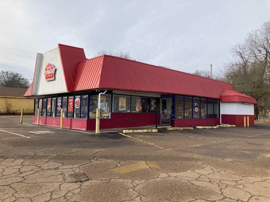 Building and lot for sale. Best use - restaurant. Located on a corner.