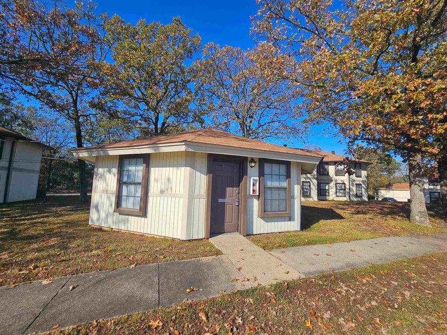 Great 2BD apartment located in Sherwood with convenient access to interstate. Close to shopping, dining, and much more. ALL UTILITIES INCLUDED! The lease for this property is for 18 months and income has to be three times the amount of rent.  This property does not accept section 8. There is a 25 lbs weight limit for pets unless they are registered service animals.