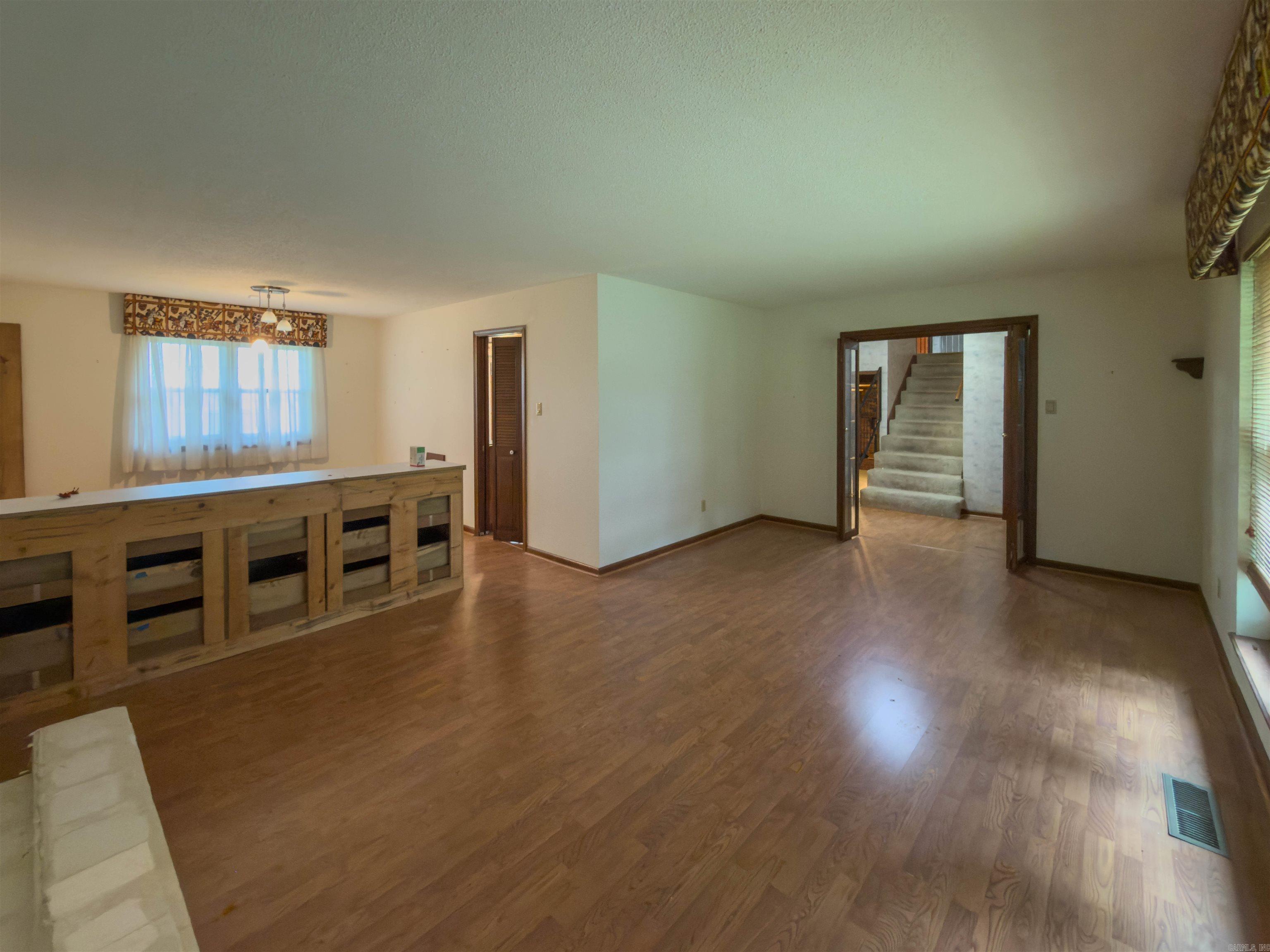 JACKSON HGTS - Residential