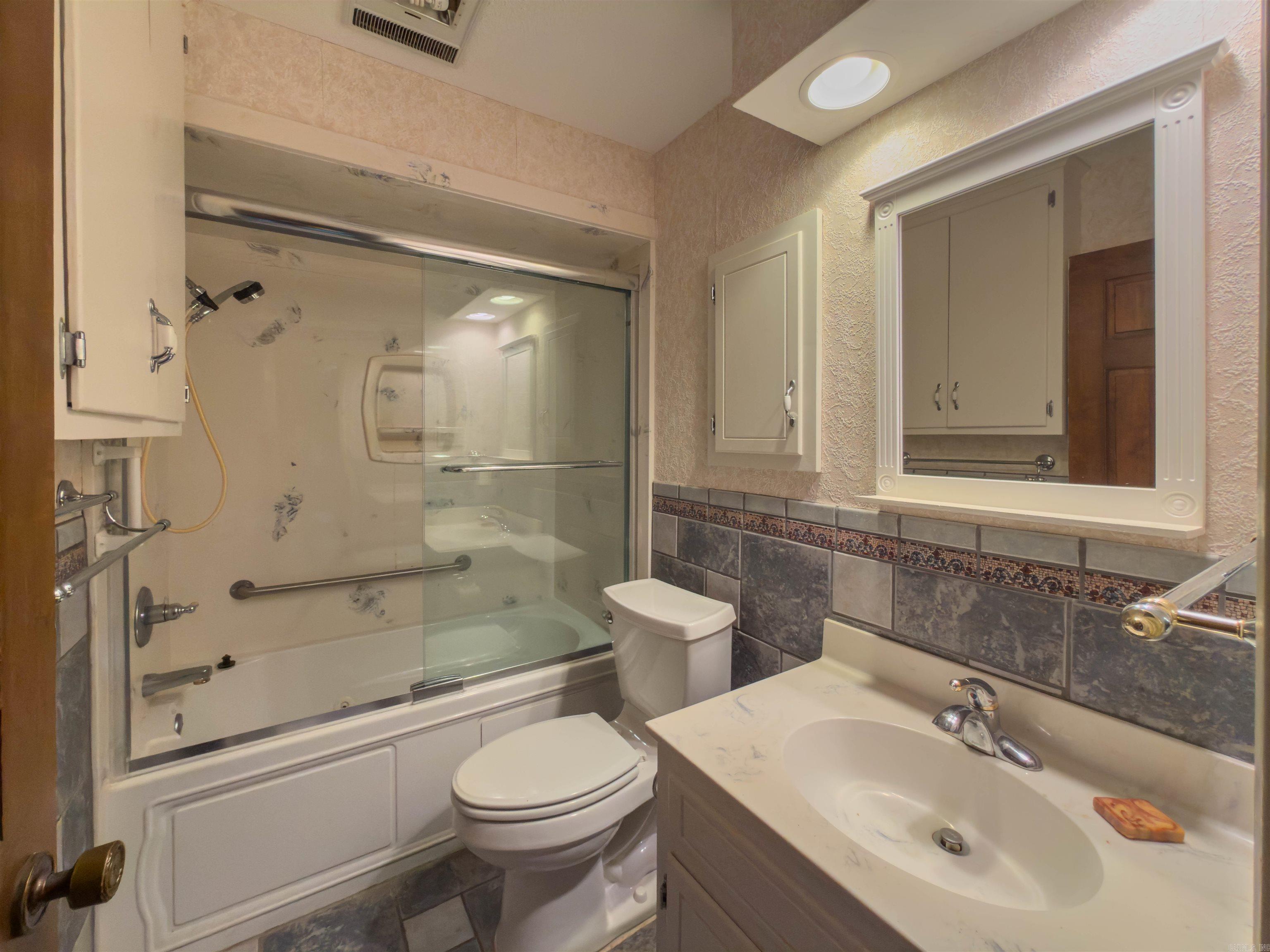 JACKSON HGTS - Residential