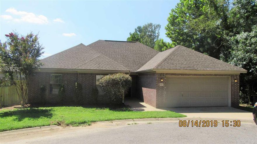 Nice 3 Bedroom 2 Bath Split BR Plan in Bauxite Schools in Nice and quiet neighborhood in Saline County! Open Floor Plan has Tray ceilings in Great Room and in Master BR! Master Bath has seperate tub and shower and 2 walk ins.New LVT Hardwood floors in Great room and hall. All Electric! Small fenced in back yard has a covered patio. on cul de sac. Has double garage with auto openers. Available Now! $1295 Rent. Will Consider small pet. Sorry, No Section 8 or Housing. Can see anytime! Call 501-214-8008 to see.