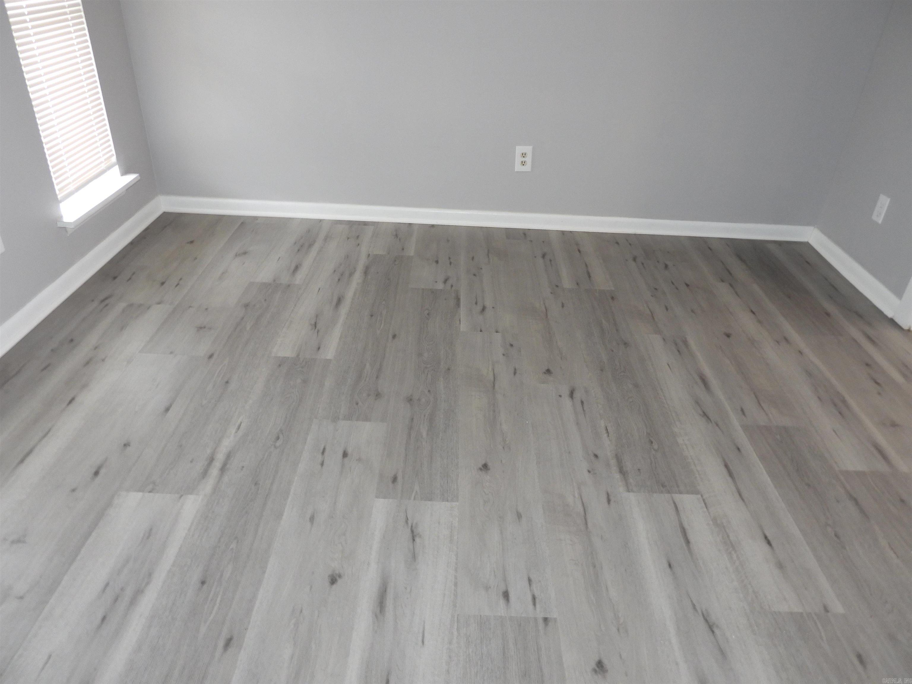 TWIN LAKES - Residential