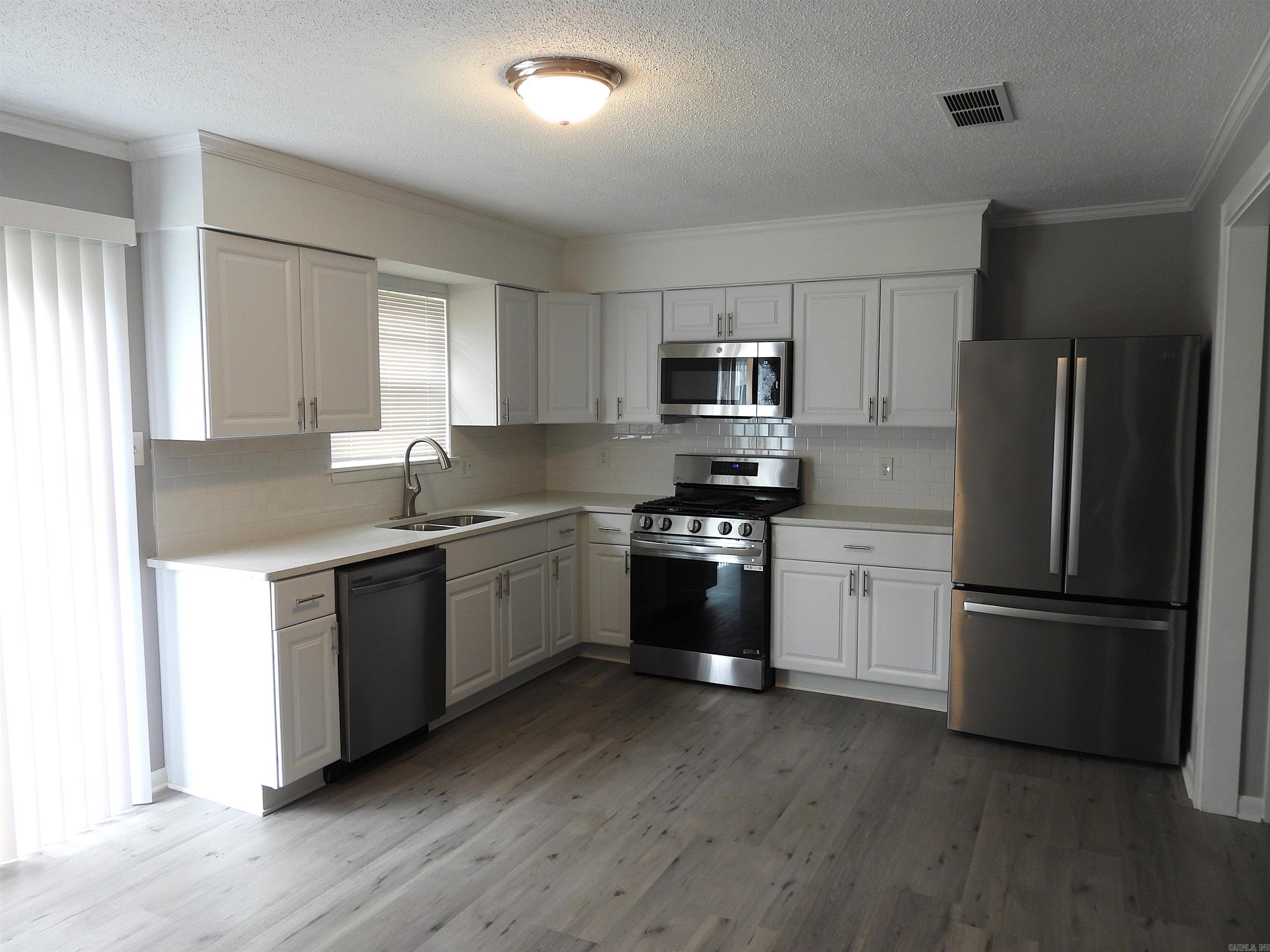 TWIN LAKES - Residential