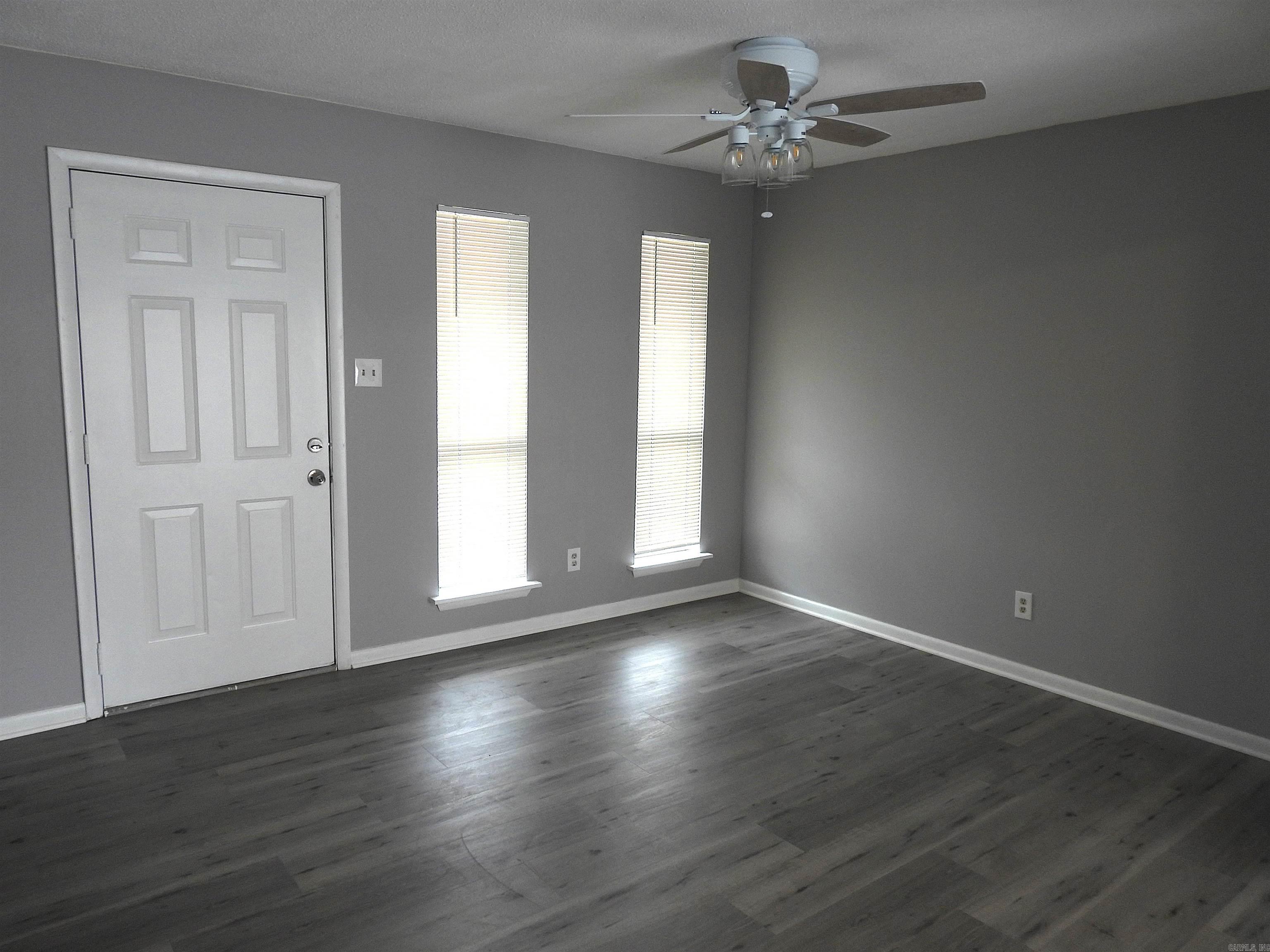 TWIN LAKES - Residential