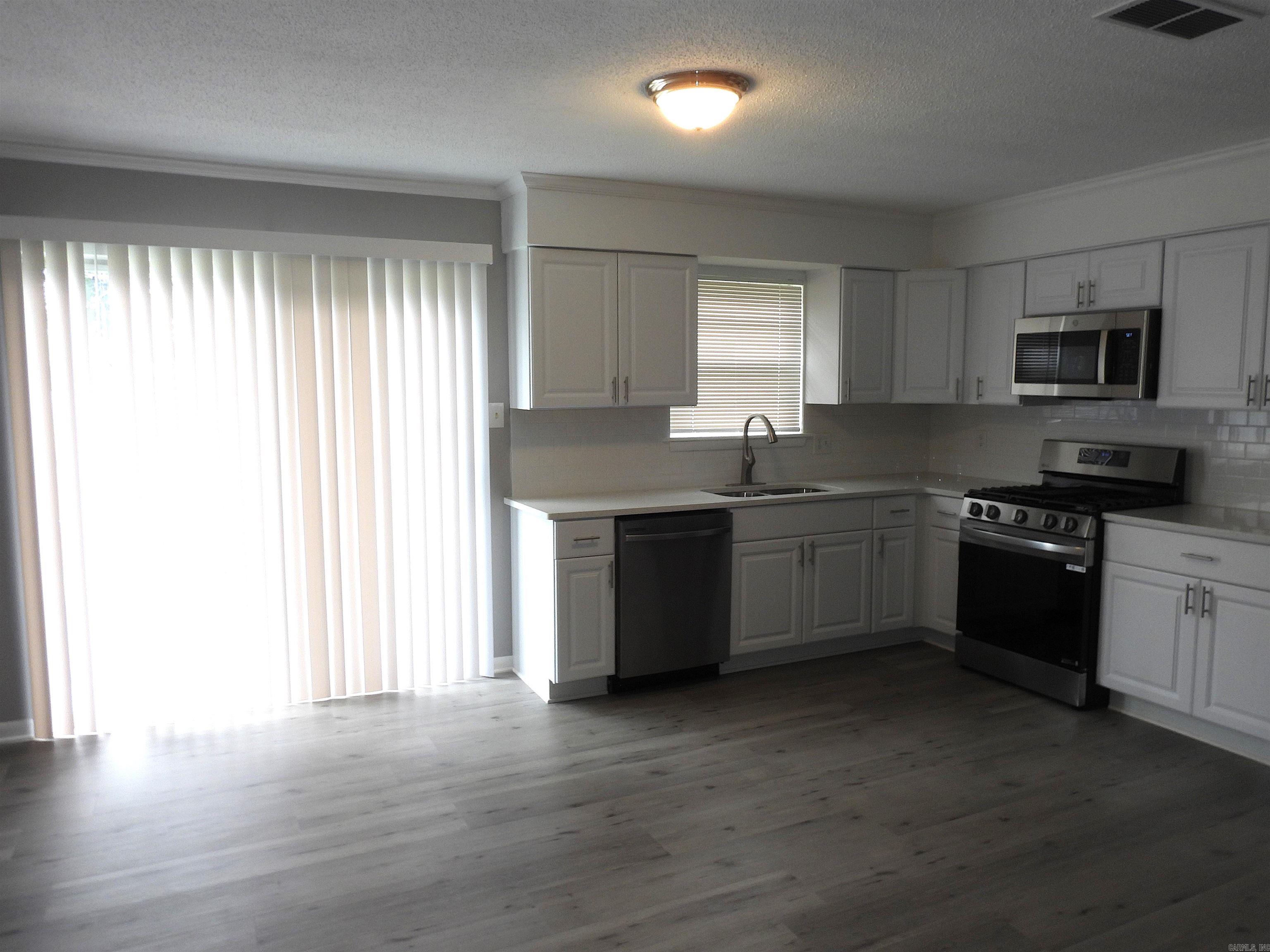 TWIN LAKES - Residential