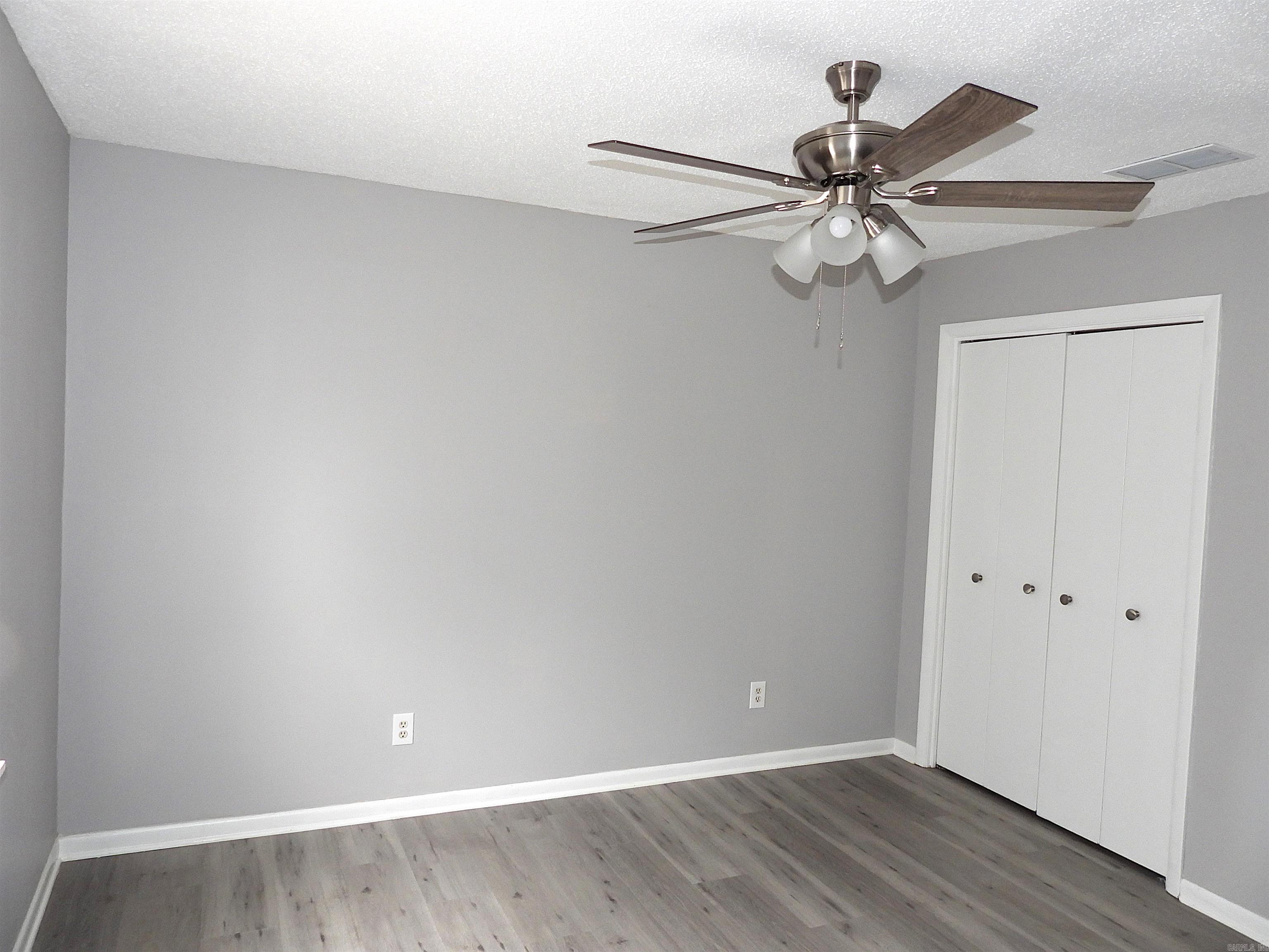 TWIN LAKES - Residential