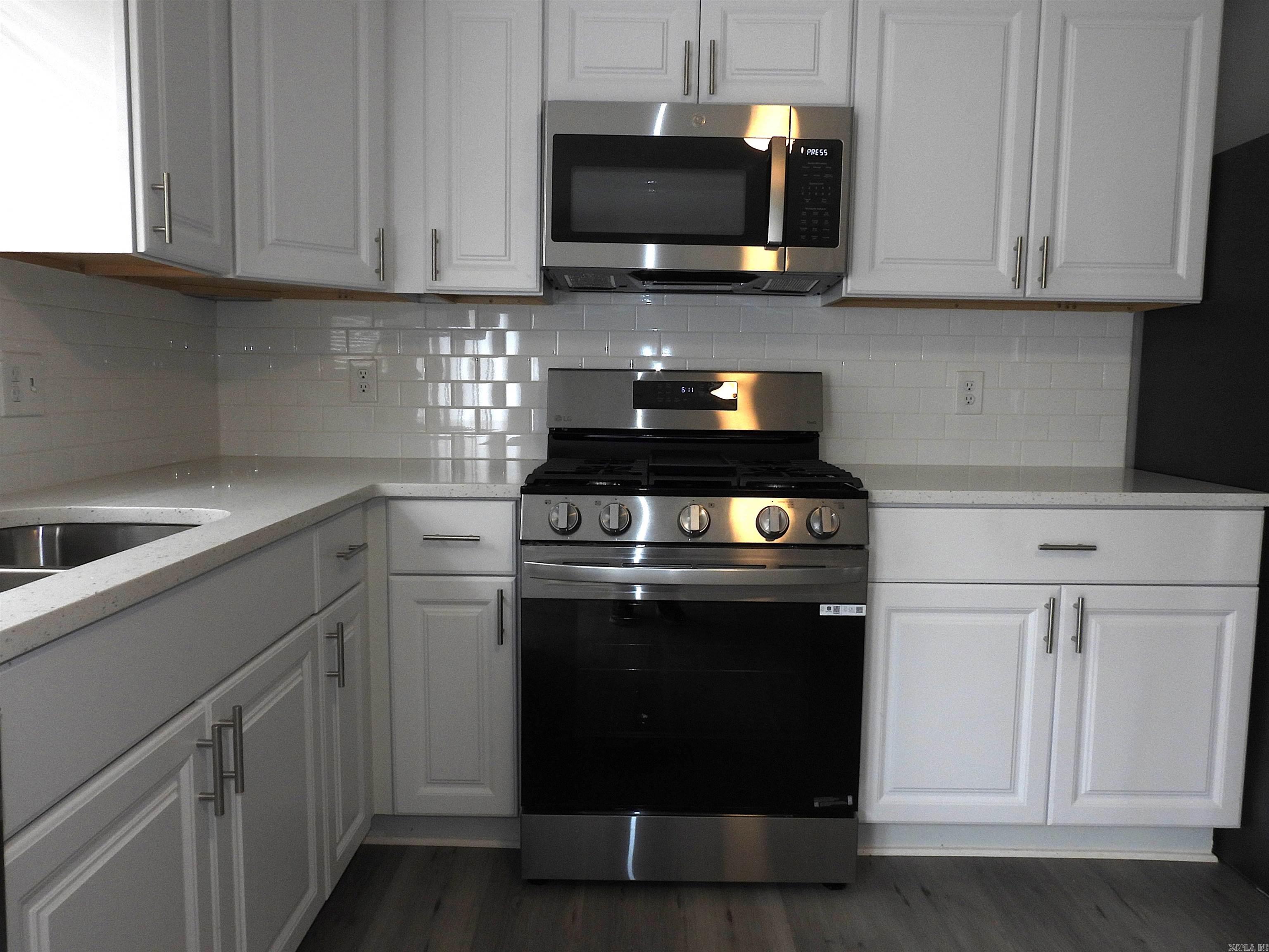 TWIN LAKES - Residential