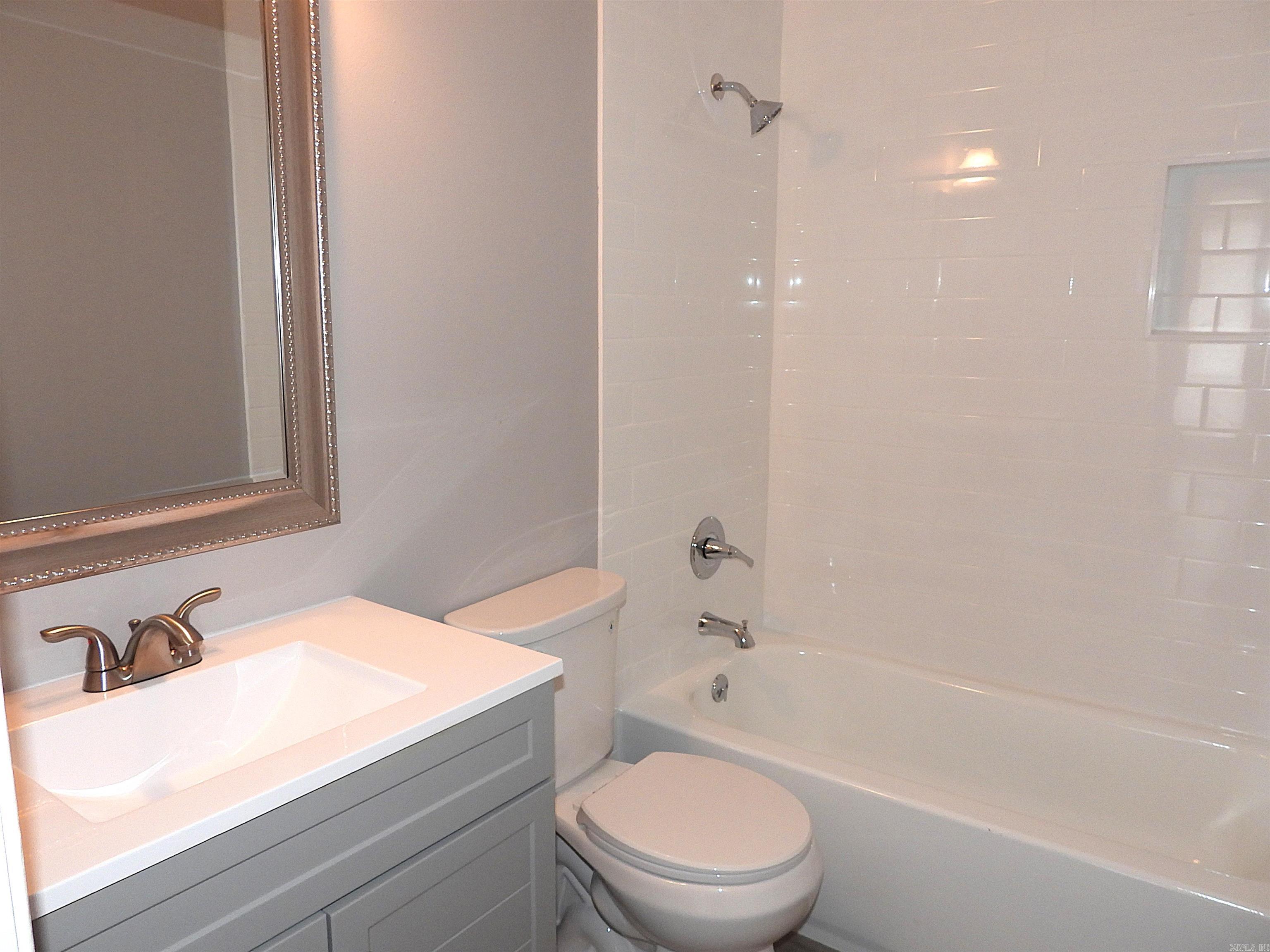 TWIN LAKES - Residential