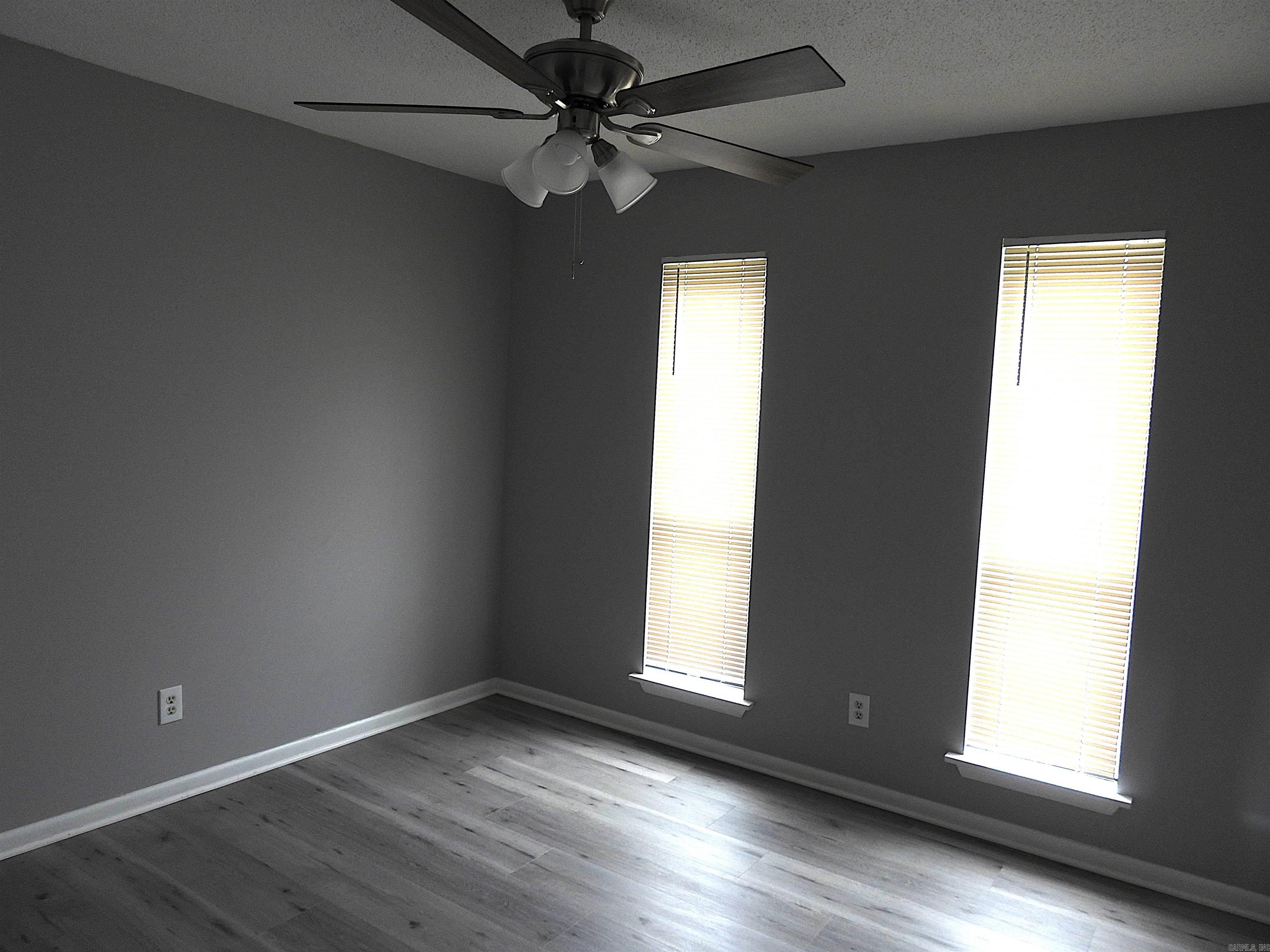 TWIN LAKES - Residential