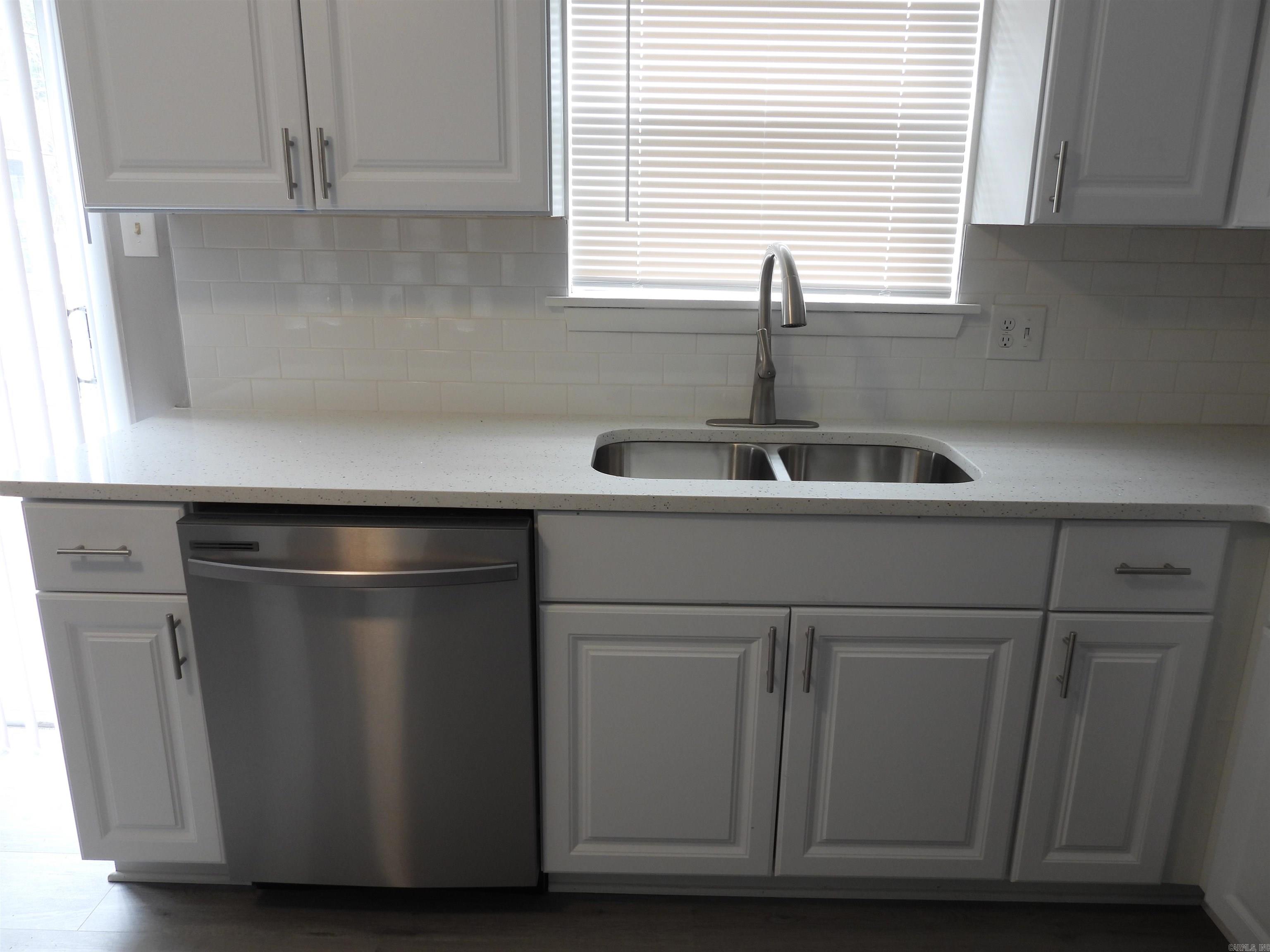 TWIN LAKES - Residential