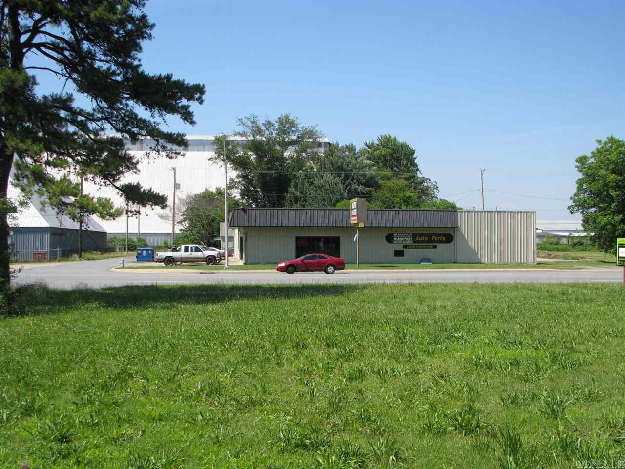 Excellent location w/great visibility on E Broadway. With 150' frontage, corner lot offers access from both Broadway and Laurel St. All municipal utilities available, estimated traffic count of 19,000 vehicles per day, & less than 1 mile from I-30. Great location for mechanical, industrial, or auto sales.