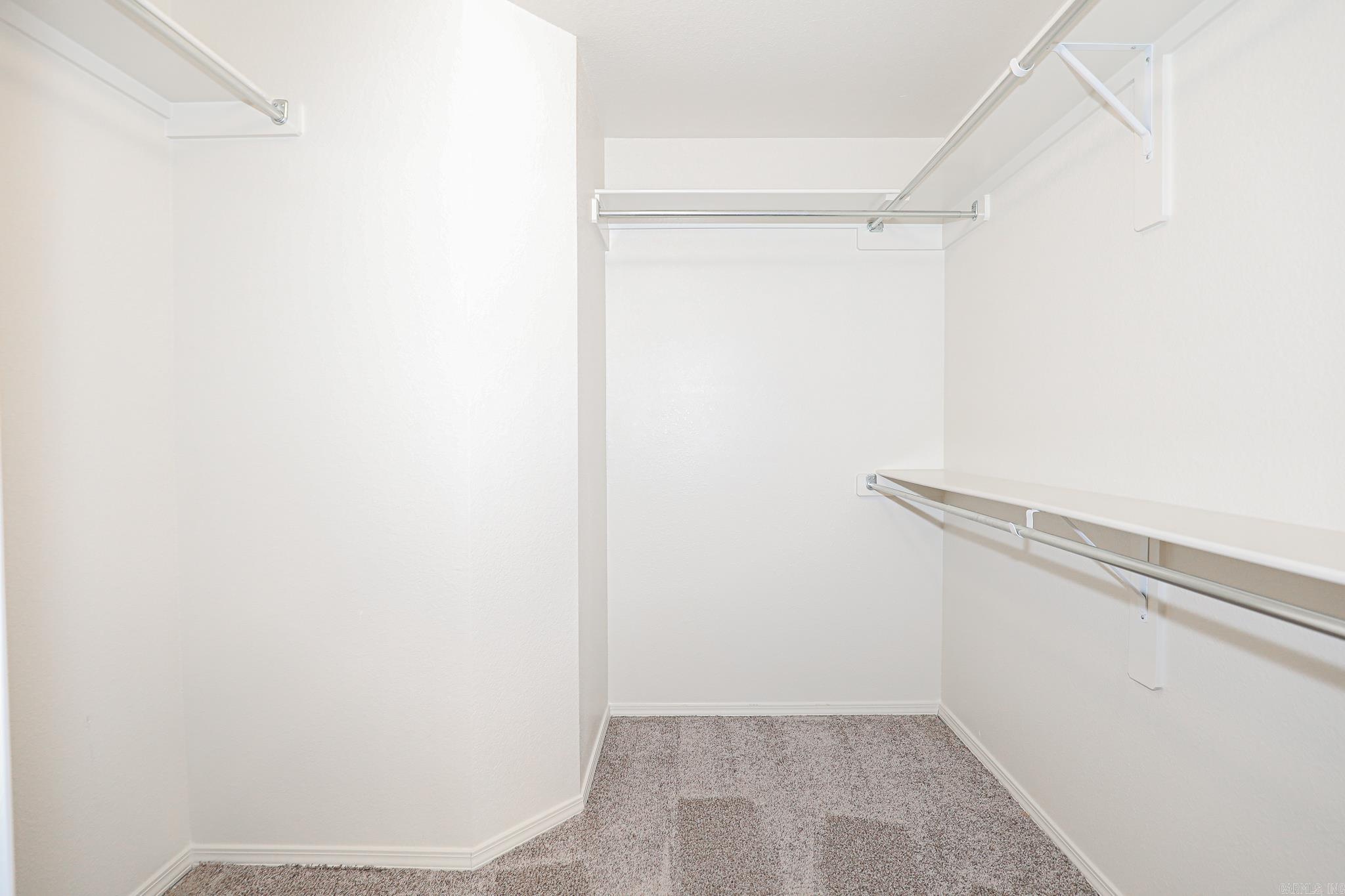 BENJAMIN GROVE - Residential