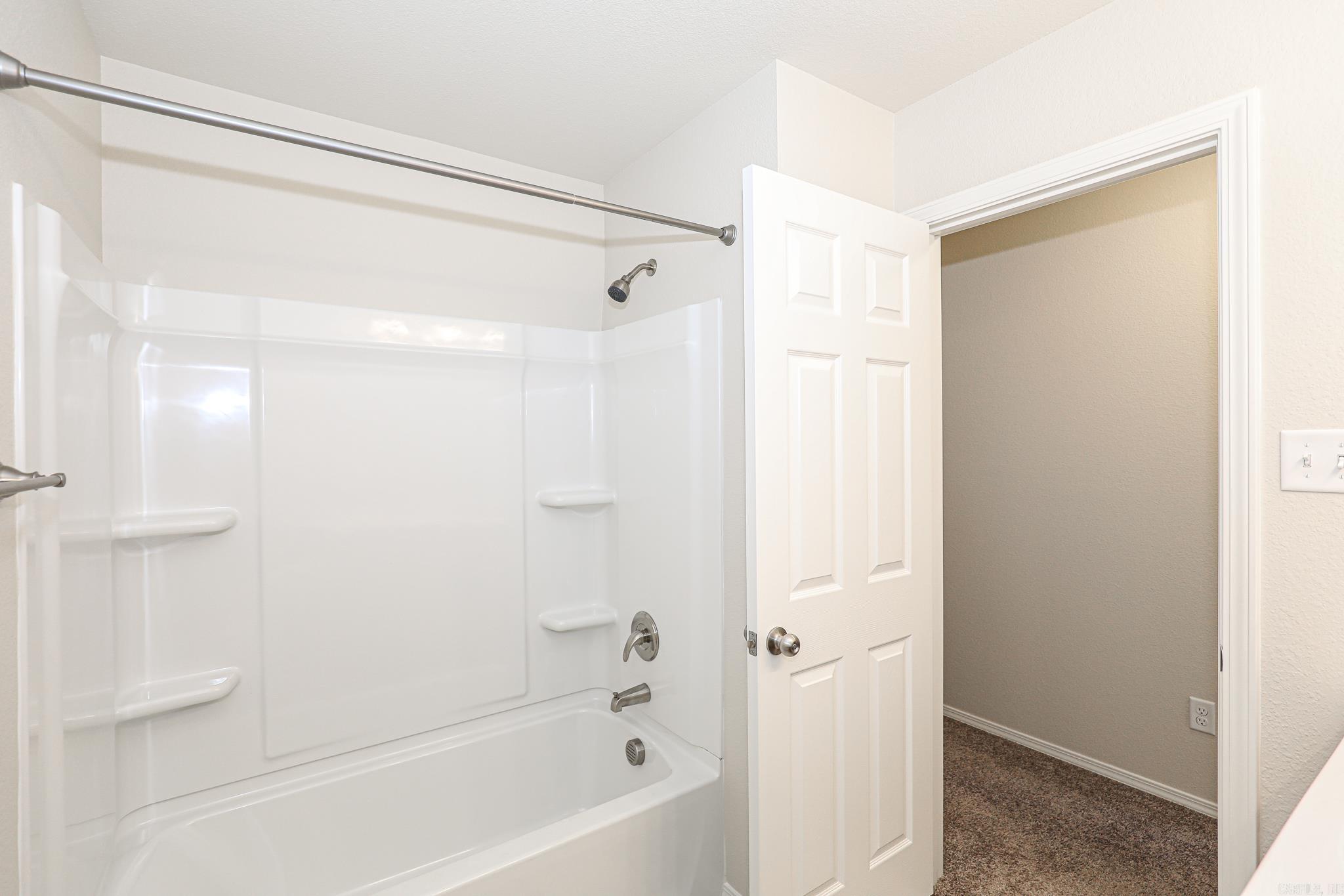 BENJAMIN GROVE - Residential