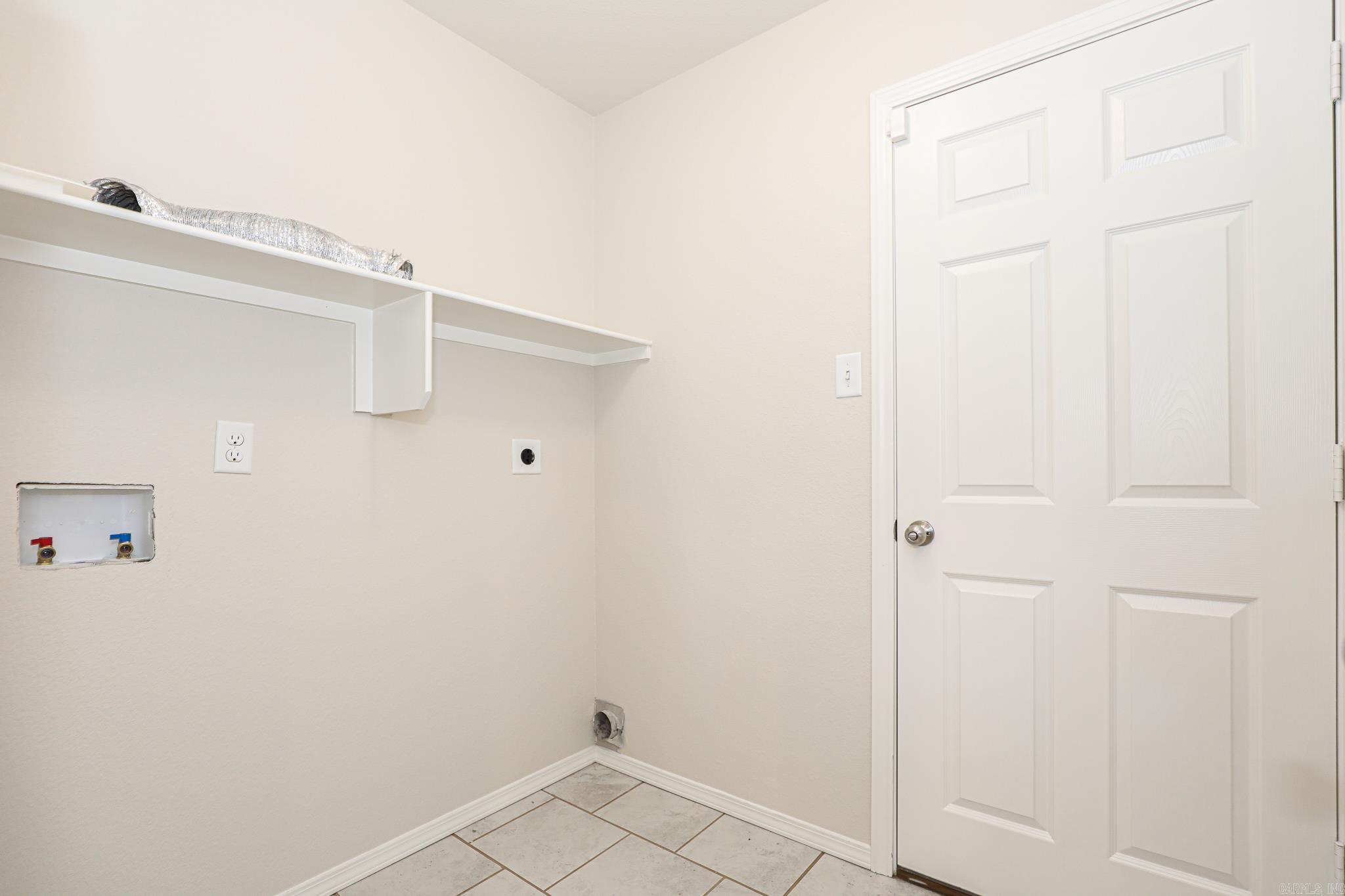 BENJAMIN GROVE - Residential