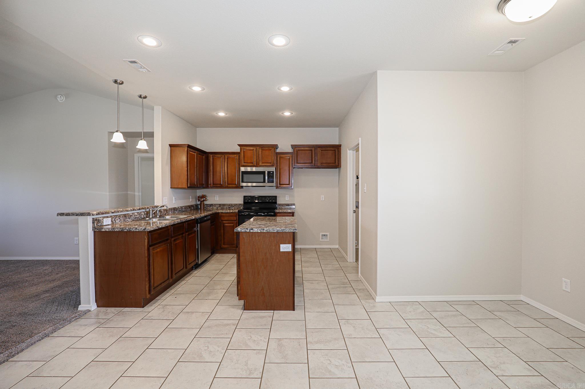 BENJAMIN GROVE - Residential